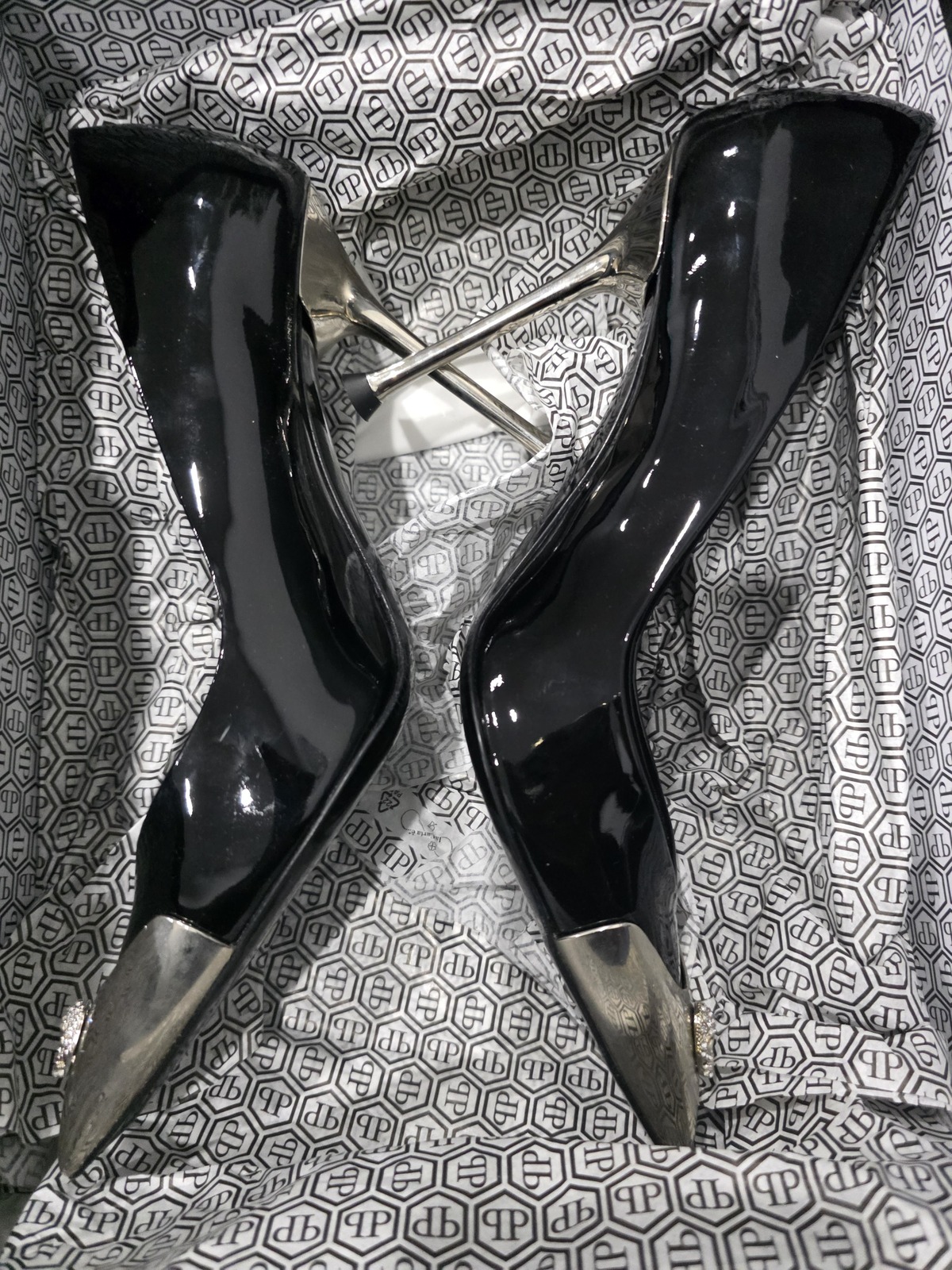  black & silver pumps #luxury #heels