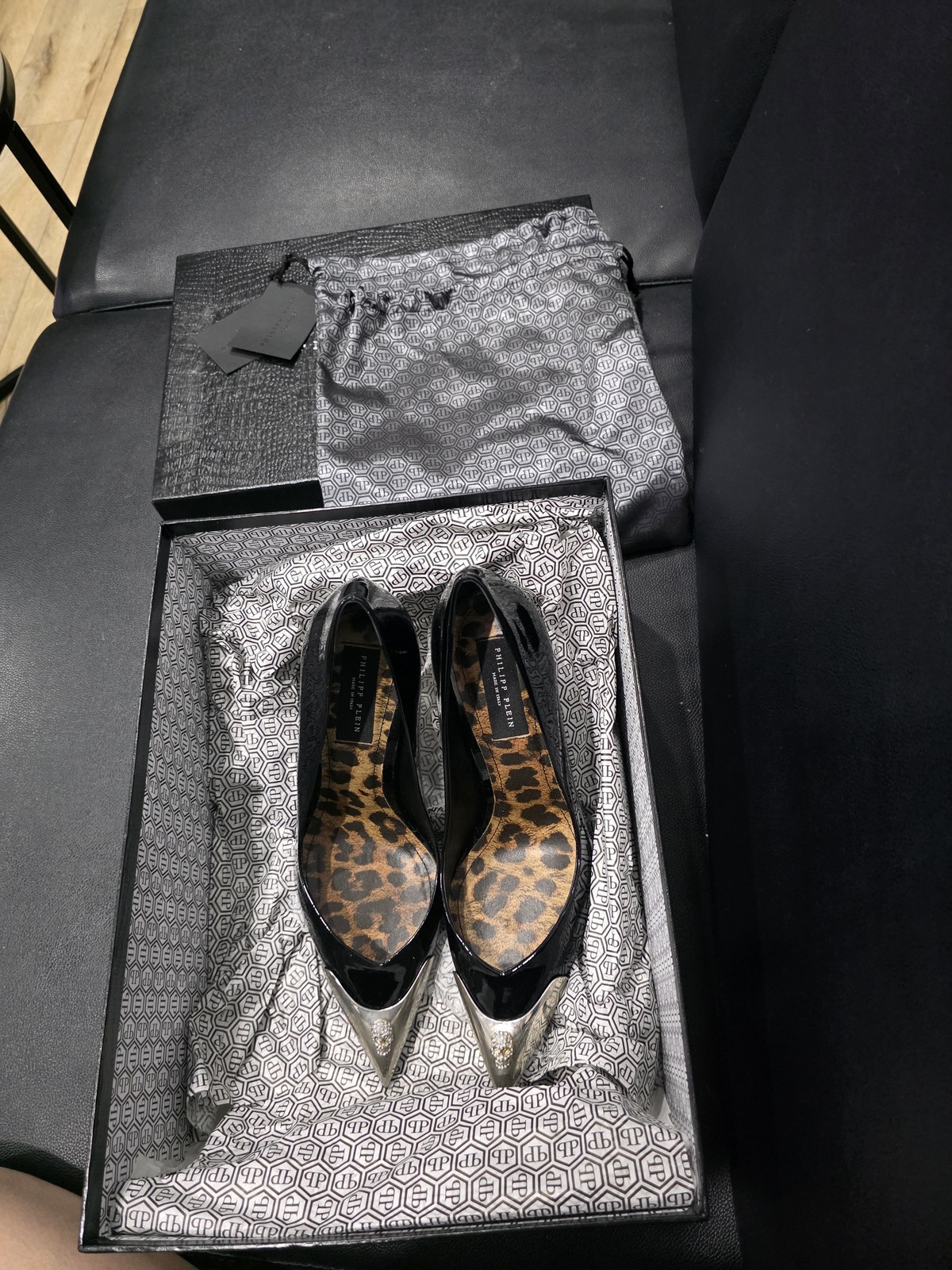  black & silver pumps #luxury #heels