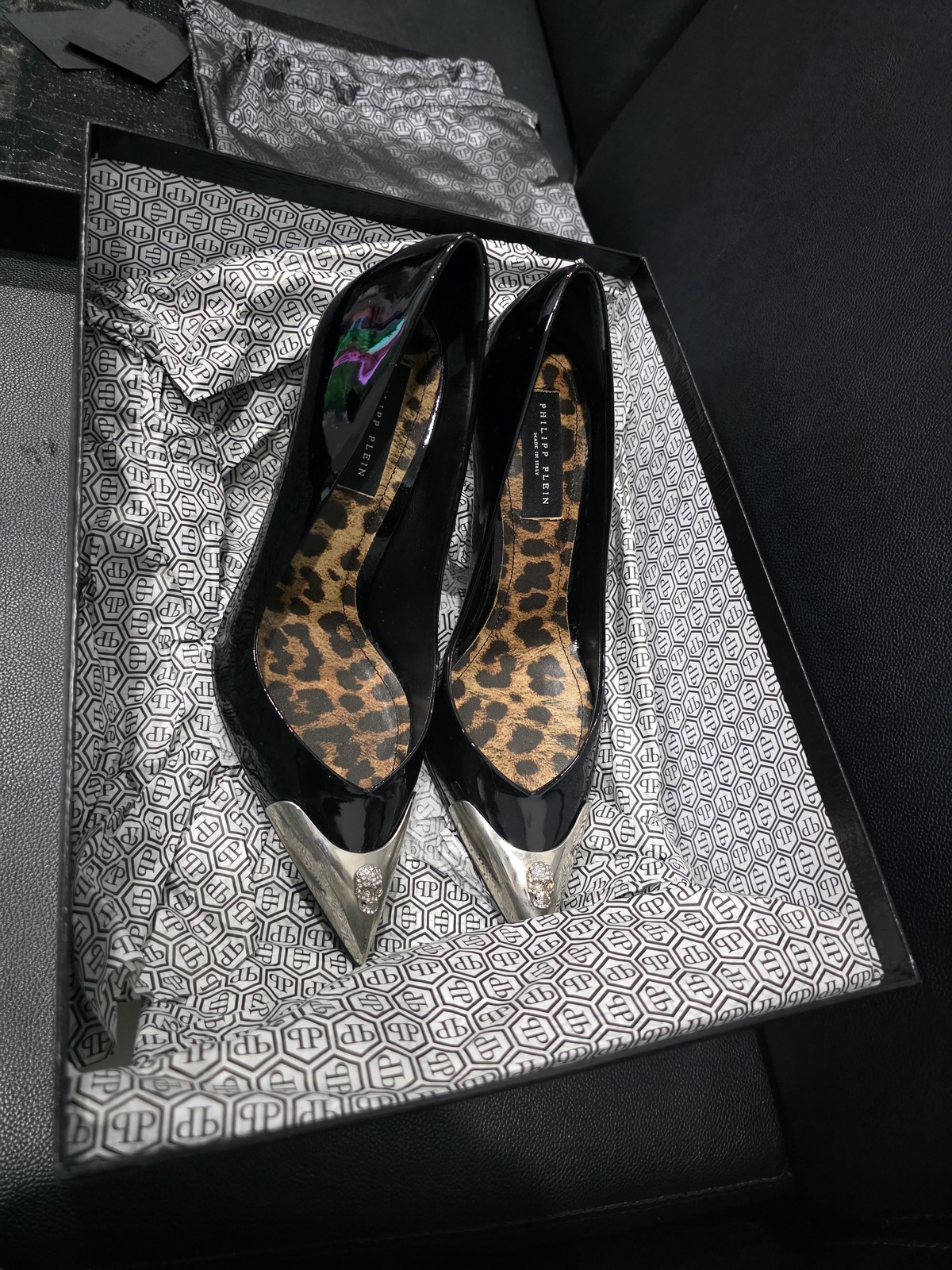  black & silver pumps #luxury #heels