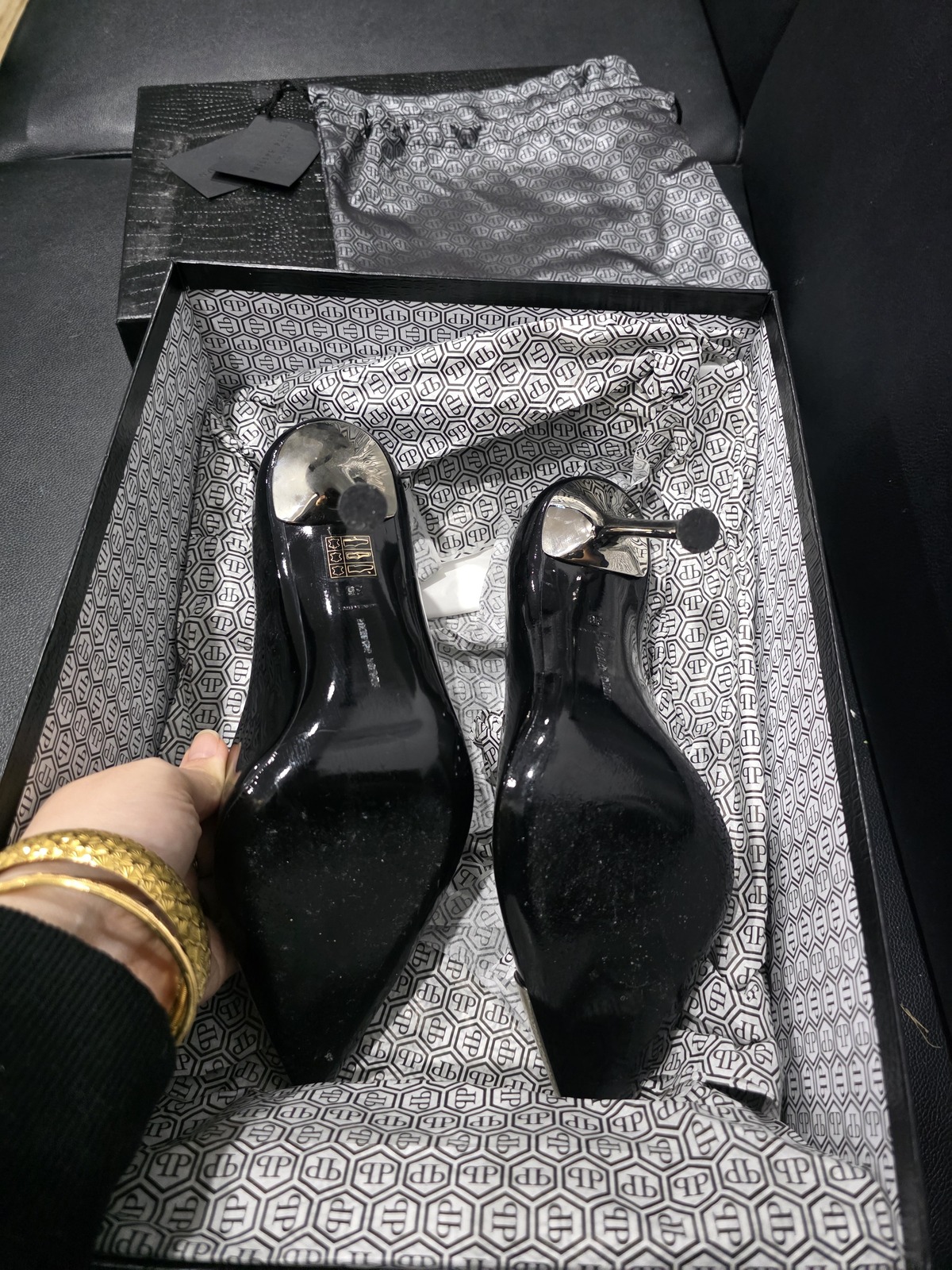  black & silver pumps #luxury #heels
