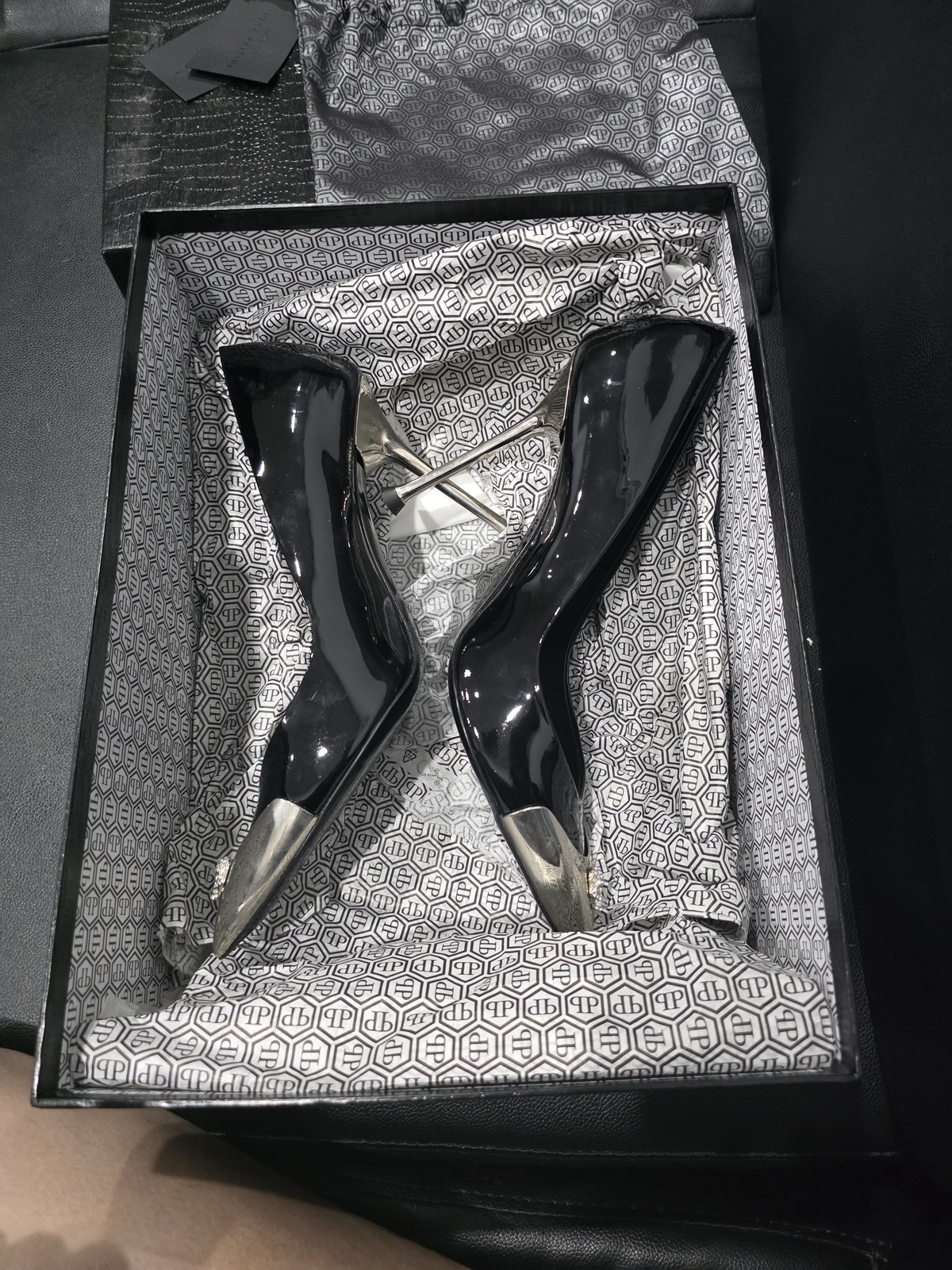 black & silver pumps #luxury #heels