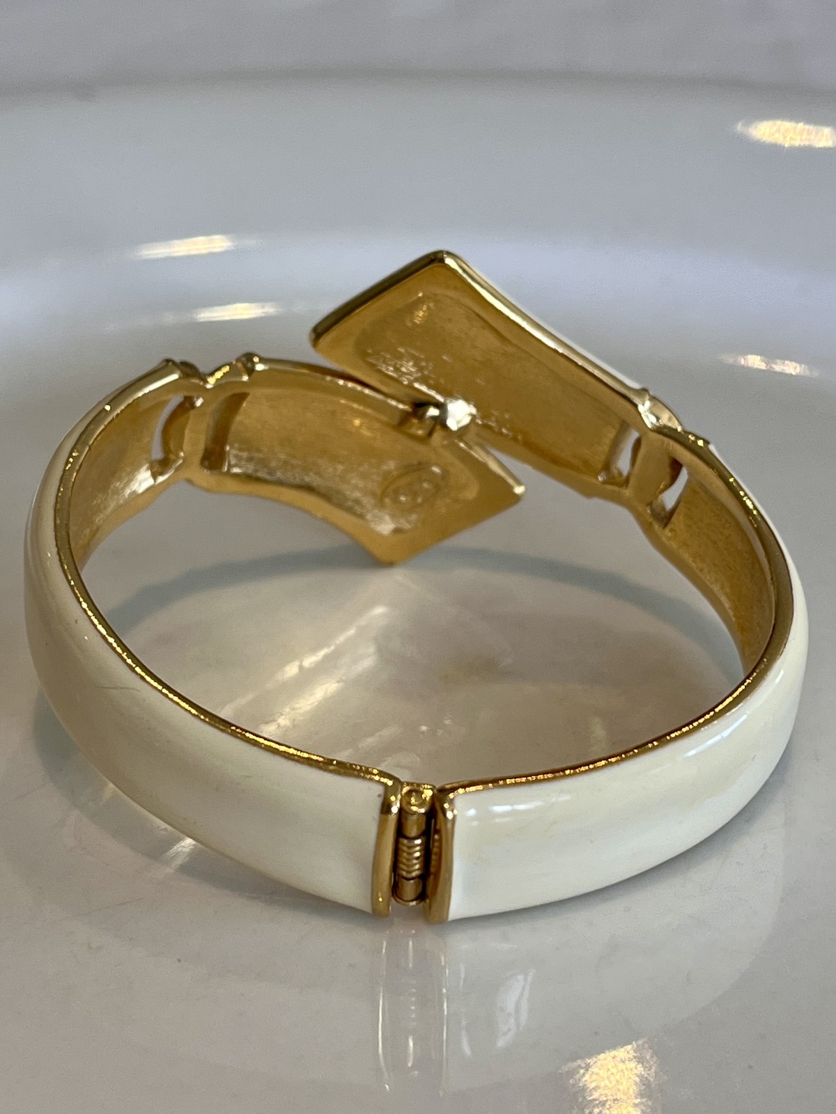  VINTAGE CROWN TRIFARI 1960 HINGED CLAMPER CUFF BRACELET