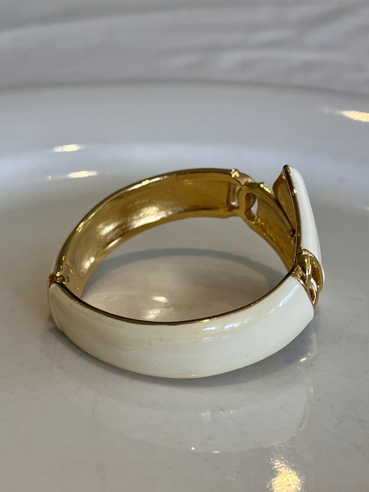  VINTAGE CROWN TRIFARI 1960 HINGED CLAMPER CUFF BRACELET
