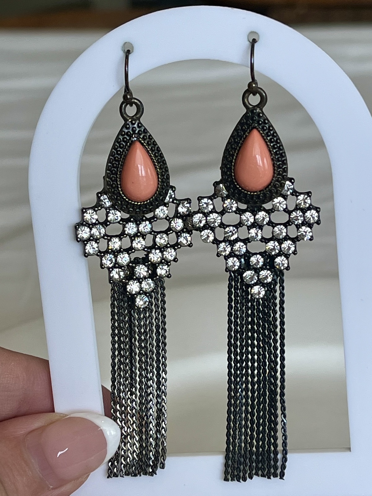 CRYSTAL TASSEL EARRINGS IN GUNMETAL WITH PEACH AGATE - INNC