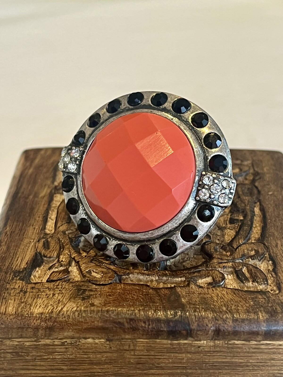 VINTAGE GOLD DUST WOMAN RING WITH CORAL -INNC