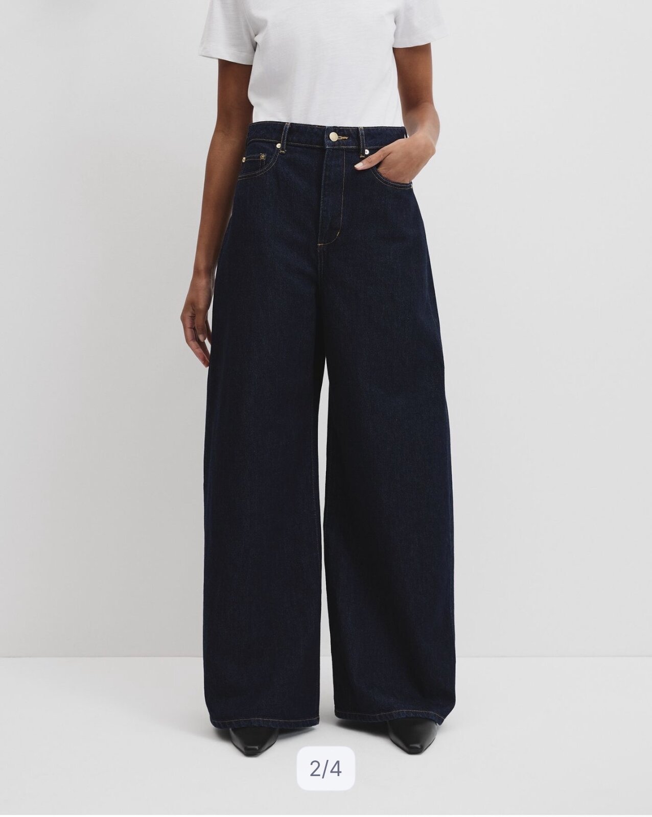 Curved wide leg Jean