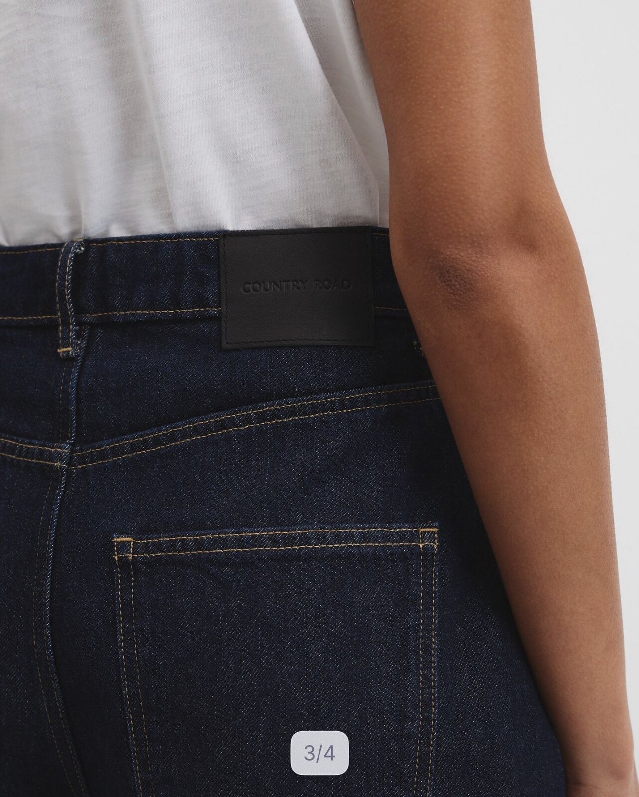 Curved wide leg Jean