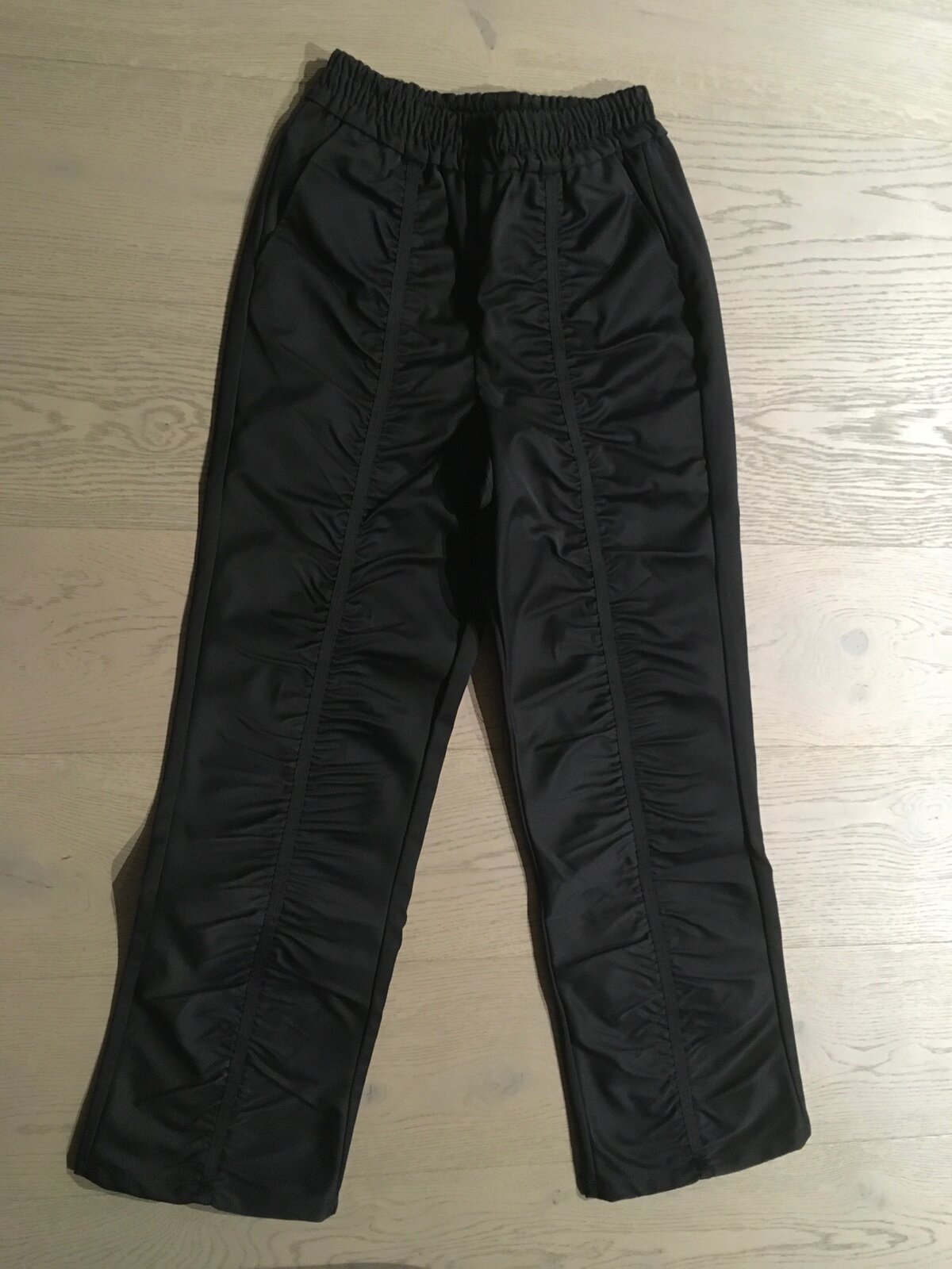BNWOT GATHERED PANTS - BLACK SIZE 6