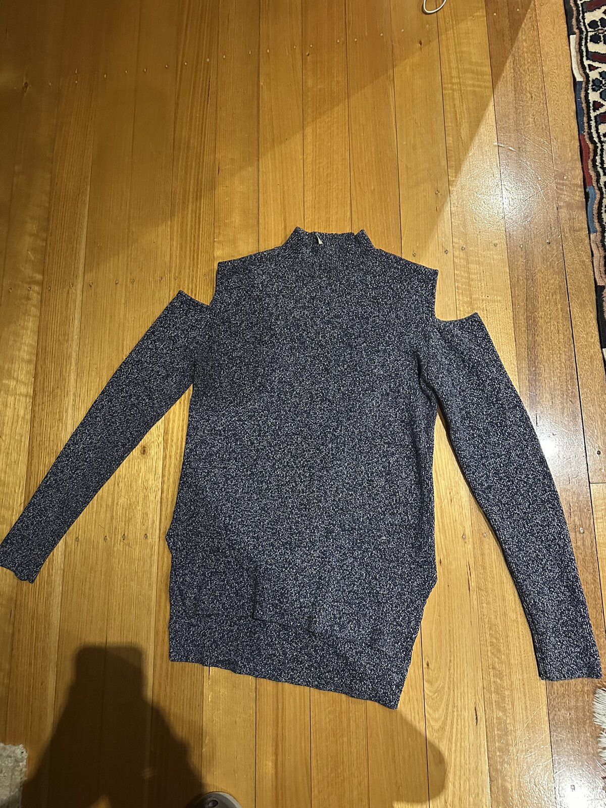 jumper size L, brand new. Stretchy. Suits M and L