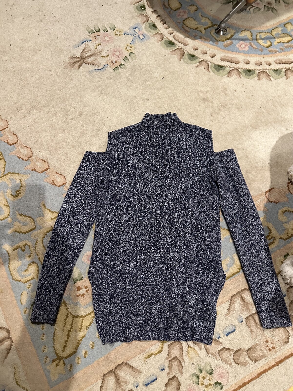 jumper size L, brand new. Stretchy. Suits M and L