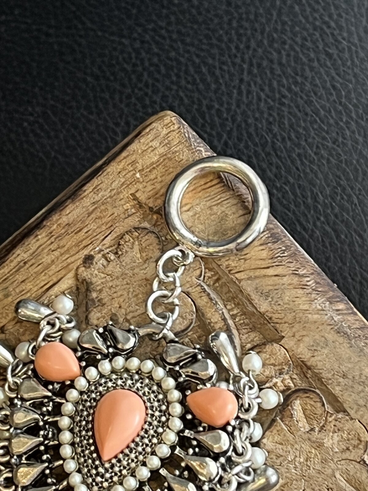 BOHEMIAN BRACELET IN ANTIQUE SILVER WITH CORAL AGATE & PEARLS