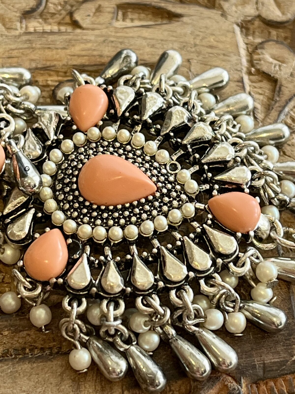 BOHEMIAN BRACELET IN ANTIQUE SILVER WITH CORAL AGATE & PEARLS