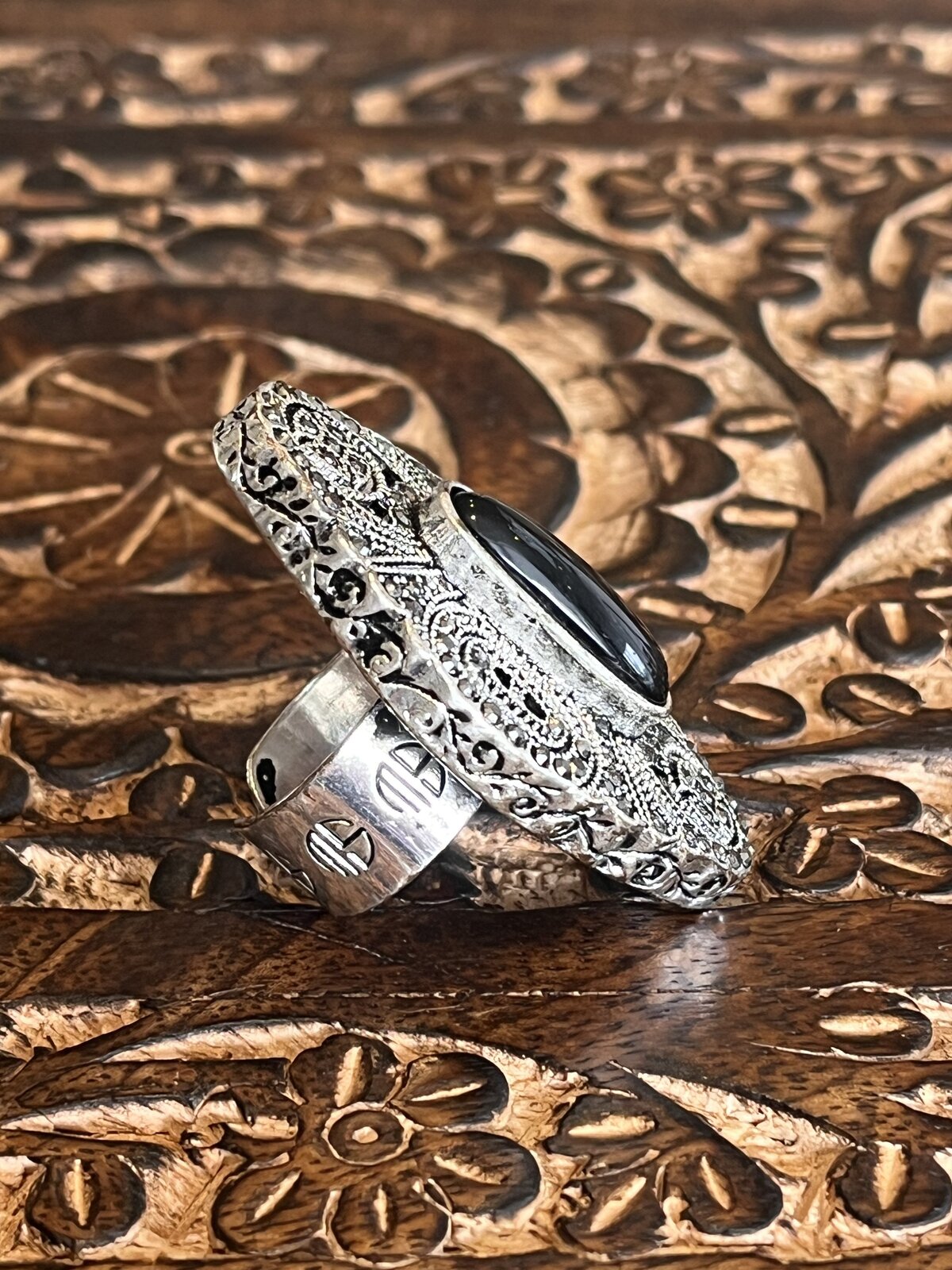 NIGHT MOVES RING IN SILVER WITH ONYX & MARCASITE