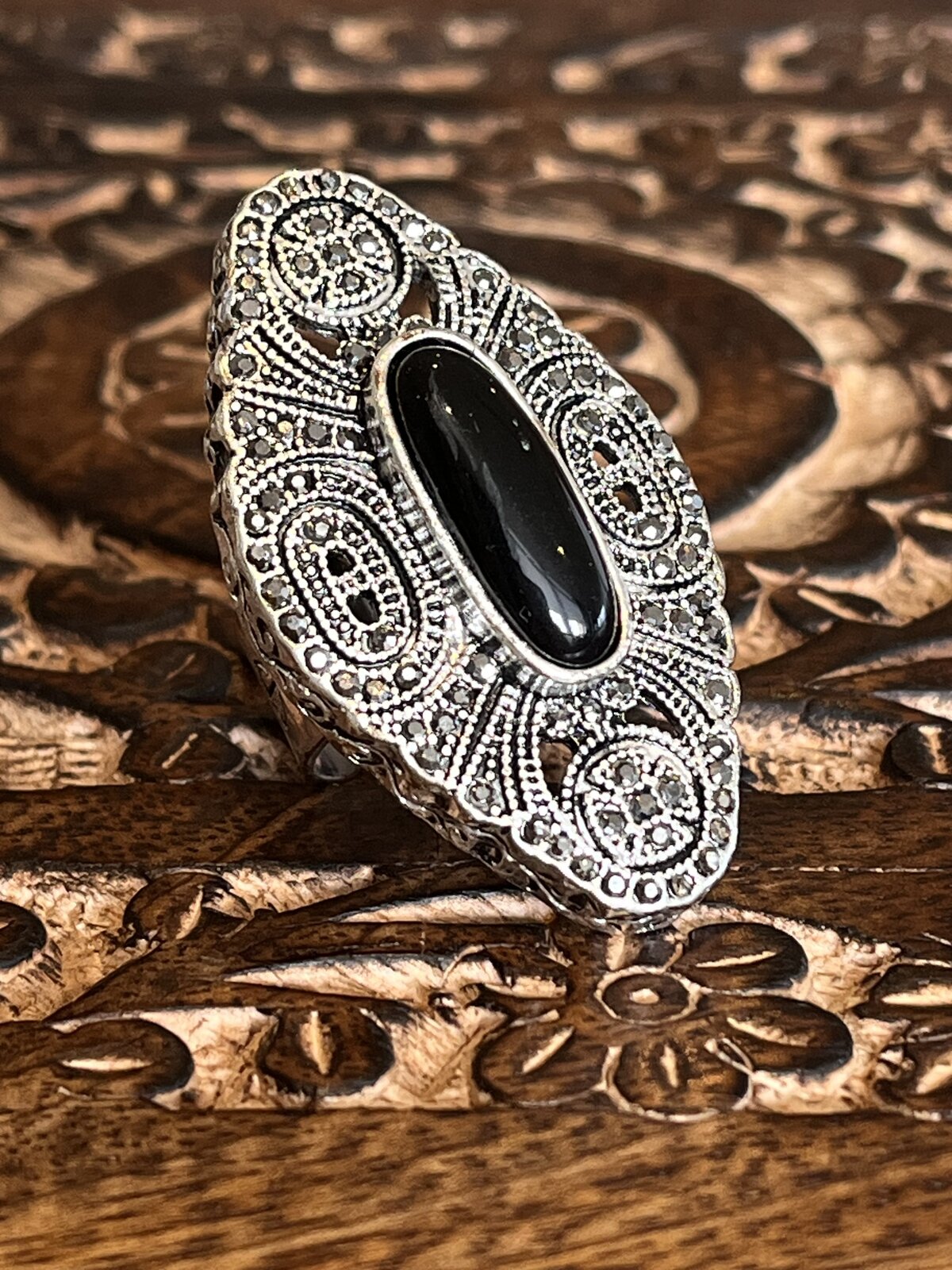 NIGHT MOVES RING IN SILVER WITH ONYX & MARCASITE