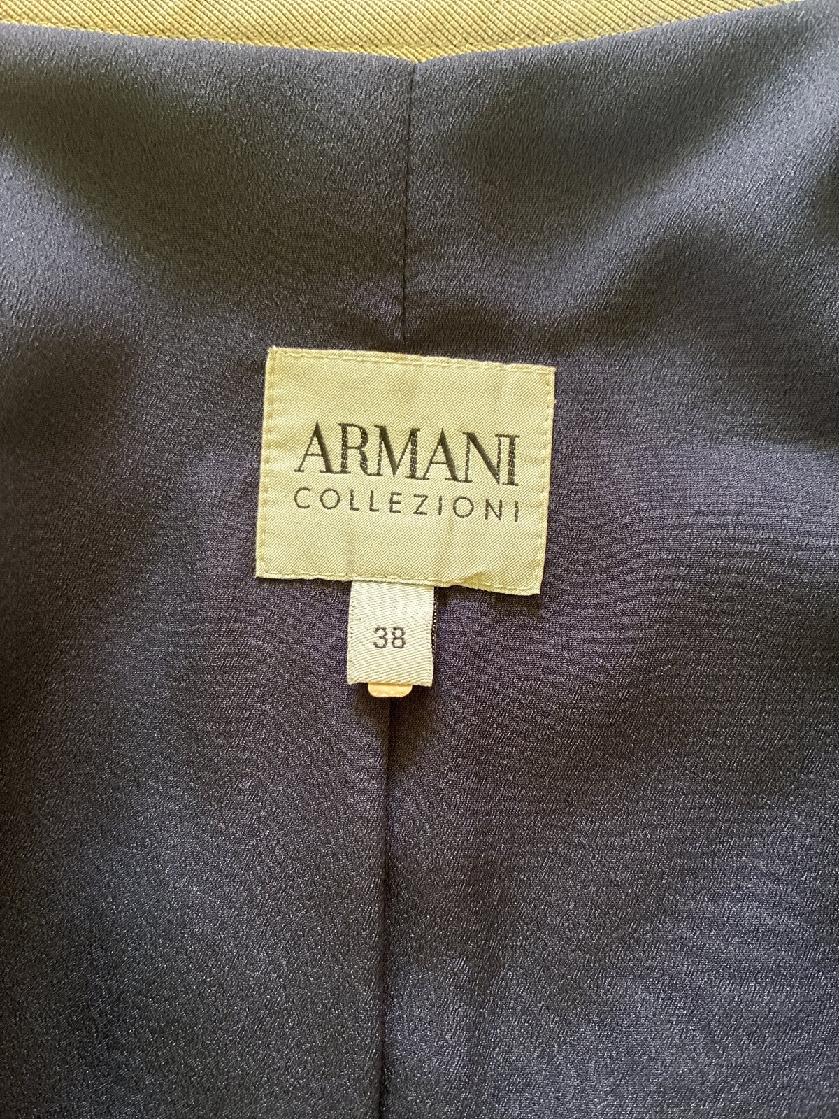 Zip collarless fitted blazer