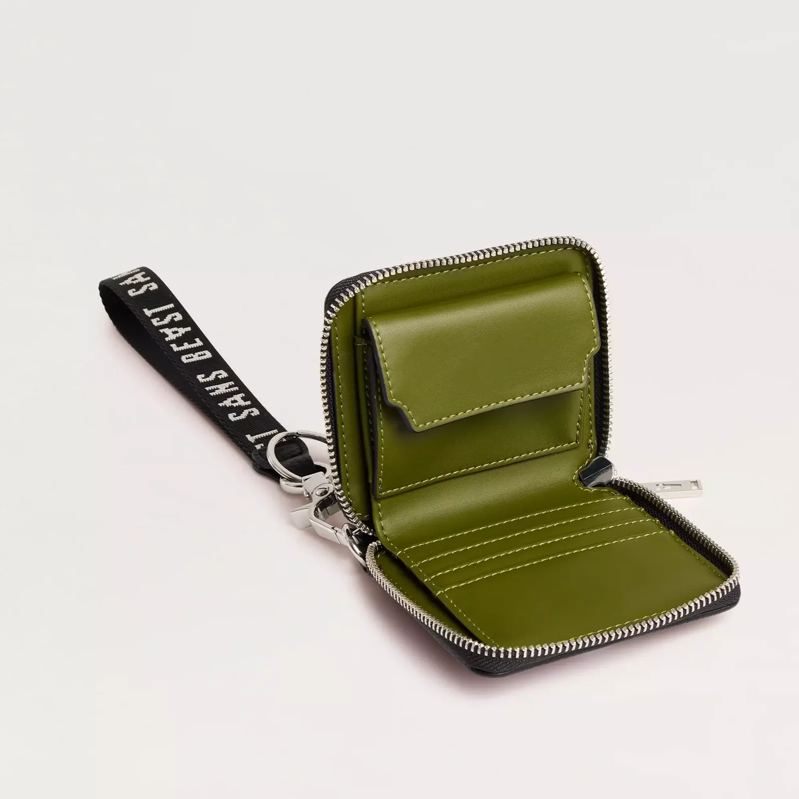 Voyage Wallet - Noir Pebble