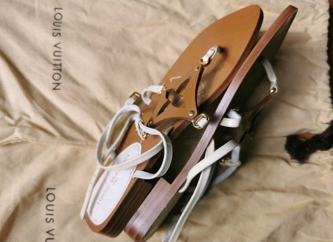 BN Monogram Cutout Leather Flat Thong Sandals Sz 37 Made In Italy