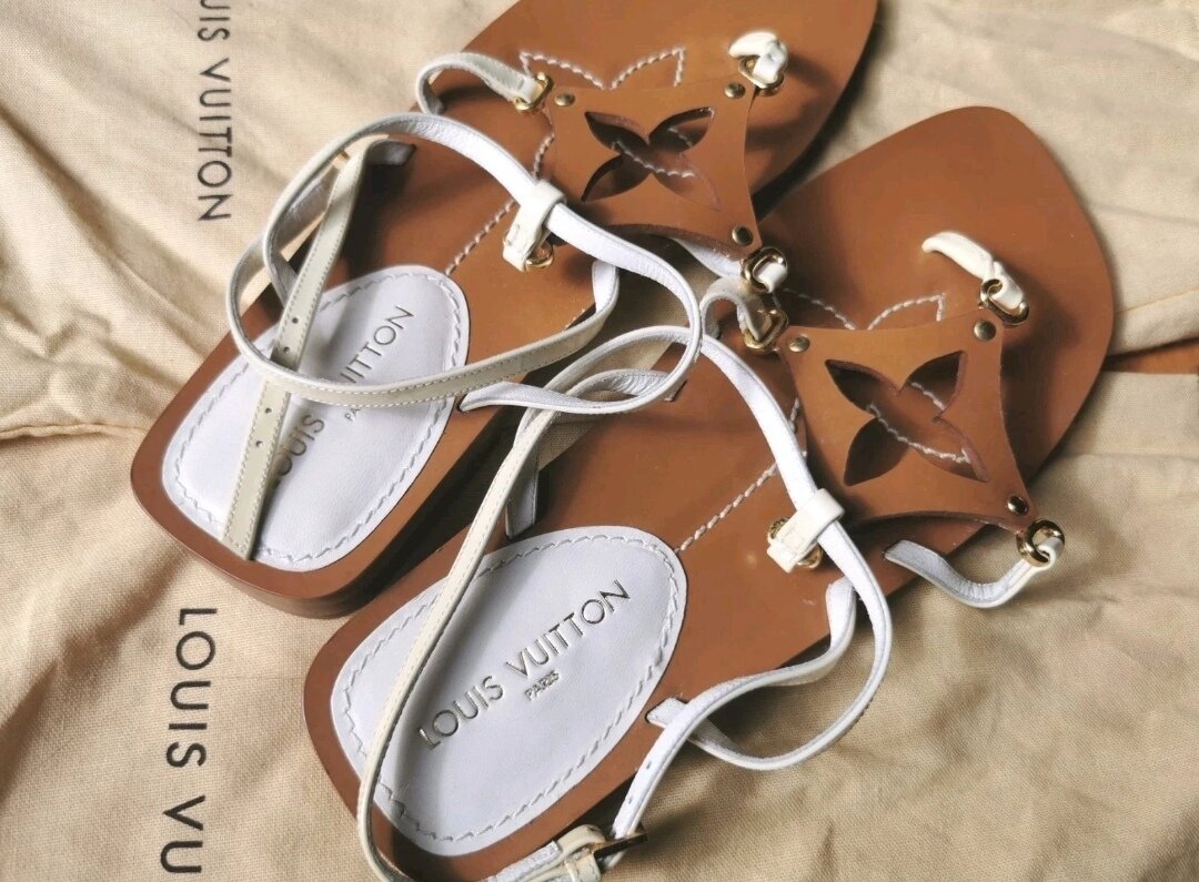 BN Monogram Cutout Leather Flat Thong Sandals Sz 37 Made In Italy