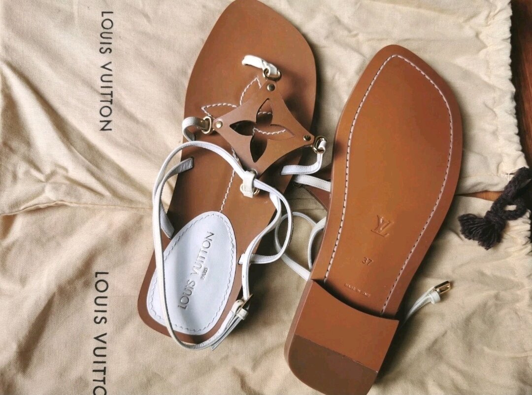BN Monogram Cutout Leather Flat Thong Sandals Sz 37 Made In Italy