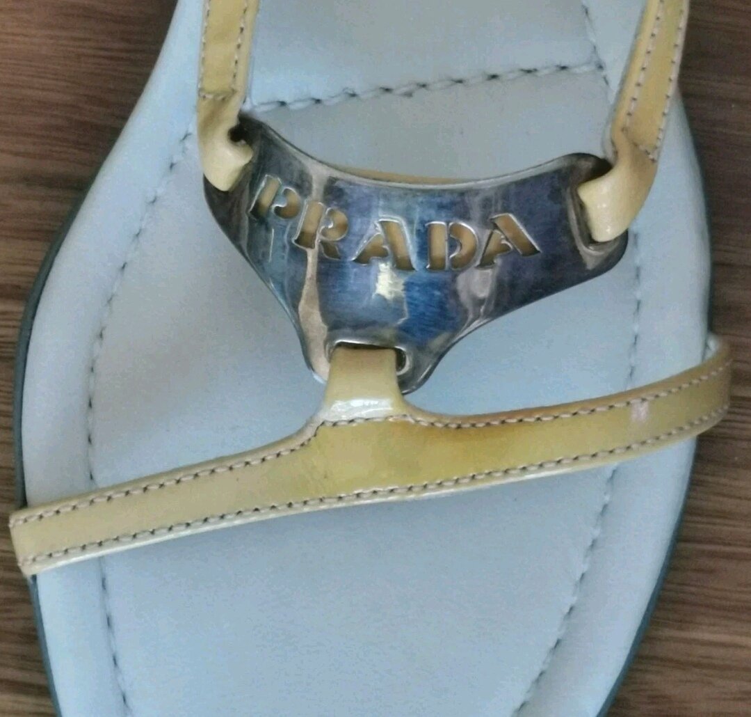 Logo Cutout Leather Kitten Heel Sandals - Sz 36.5 - 