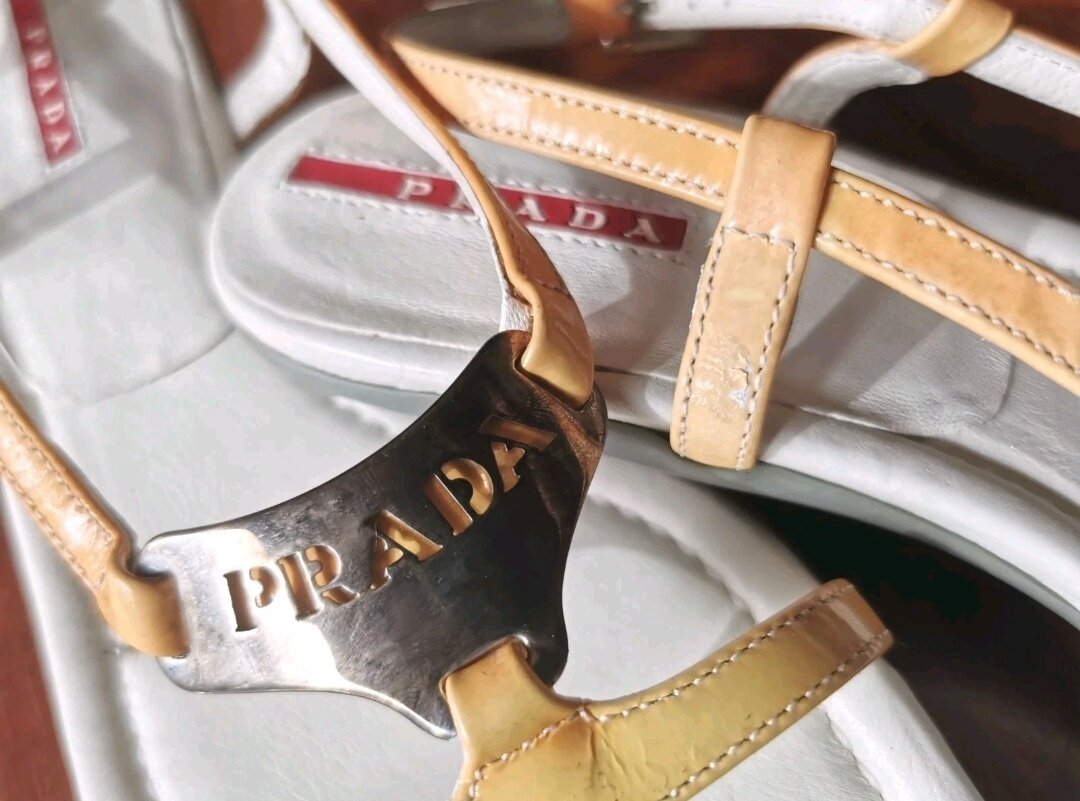 Logo Cutout Leather Kitten Heel Sandals - Sz 36.5 - 