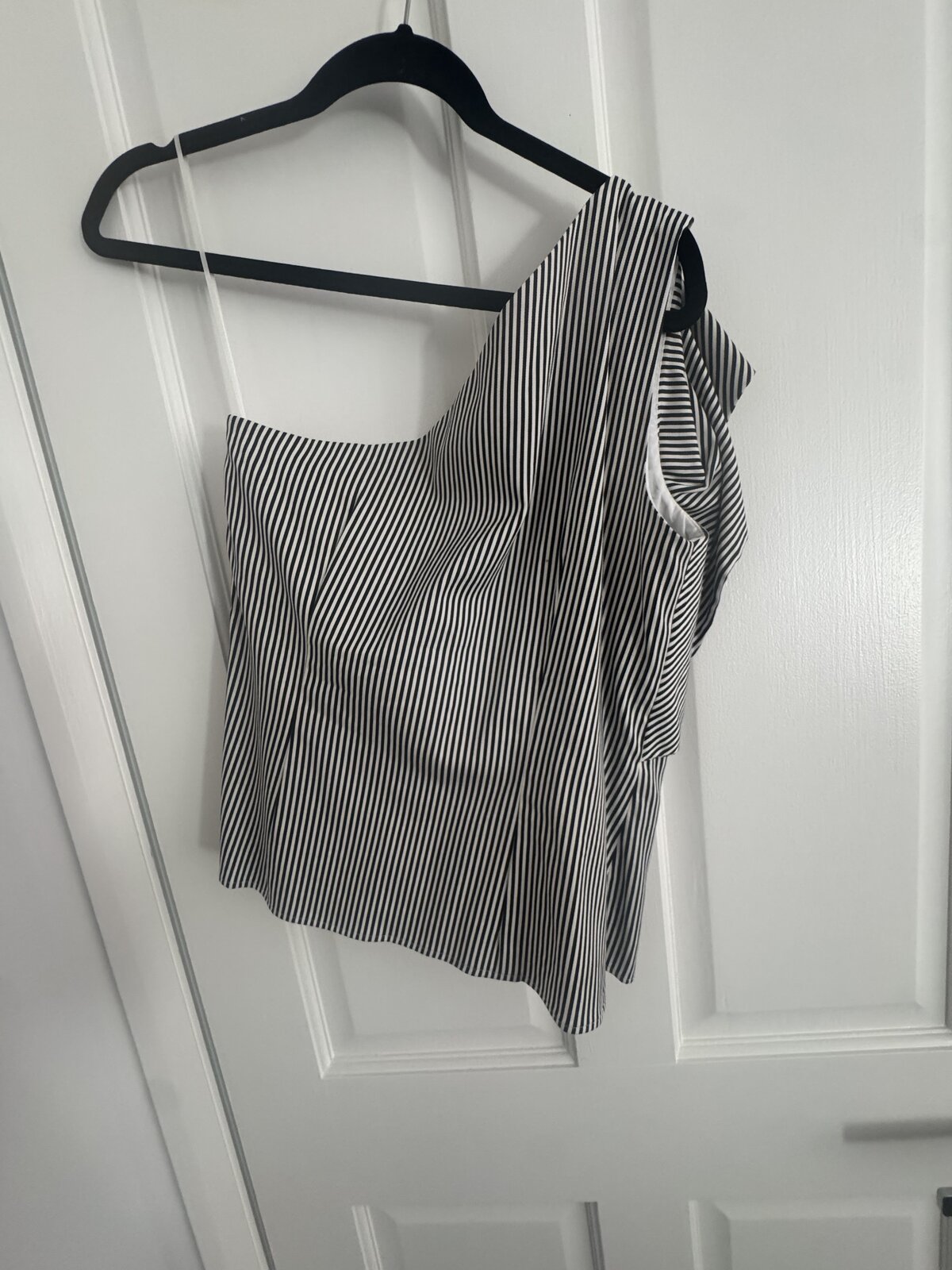 Black & White top with tags