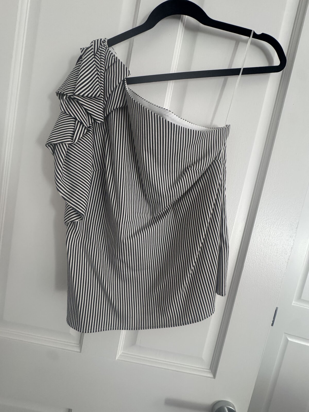 Black & White top with tags