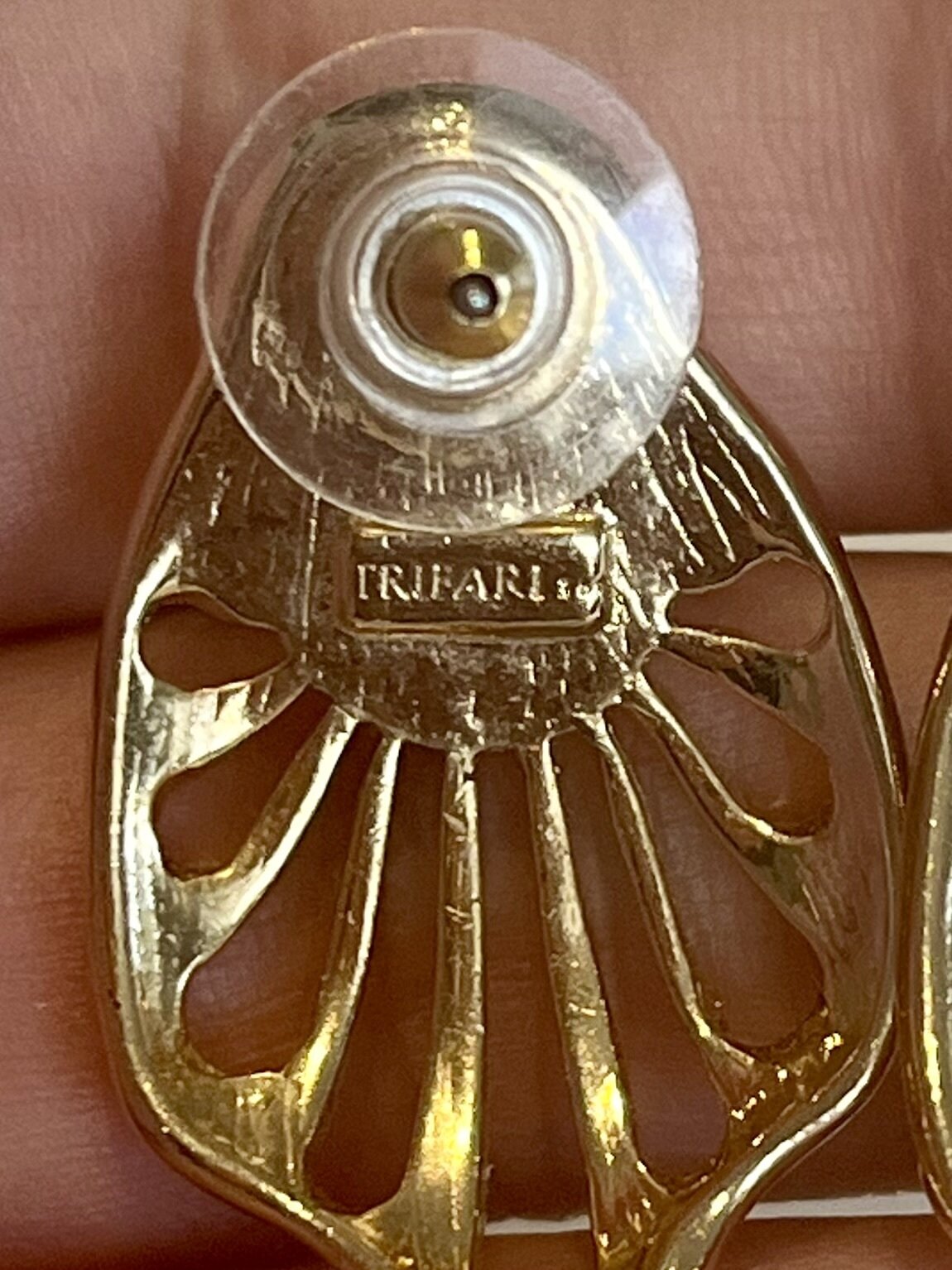 VINTAGE TRIFARI TRIPLE GOLD PLATED WITH FAUX PEARL STUD EARRINGS