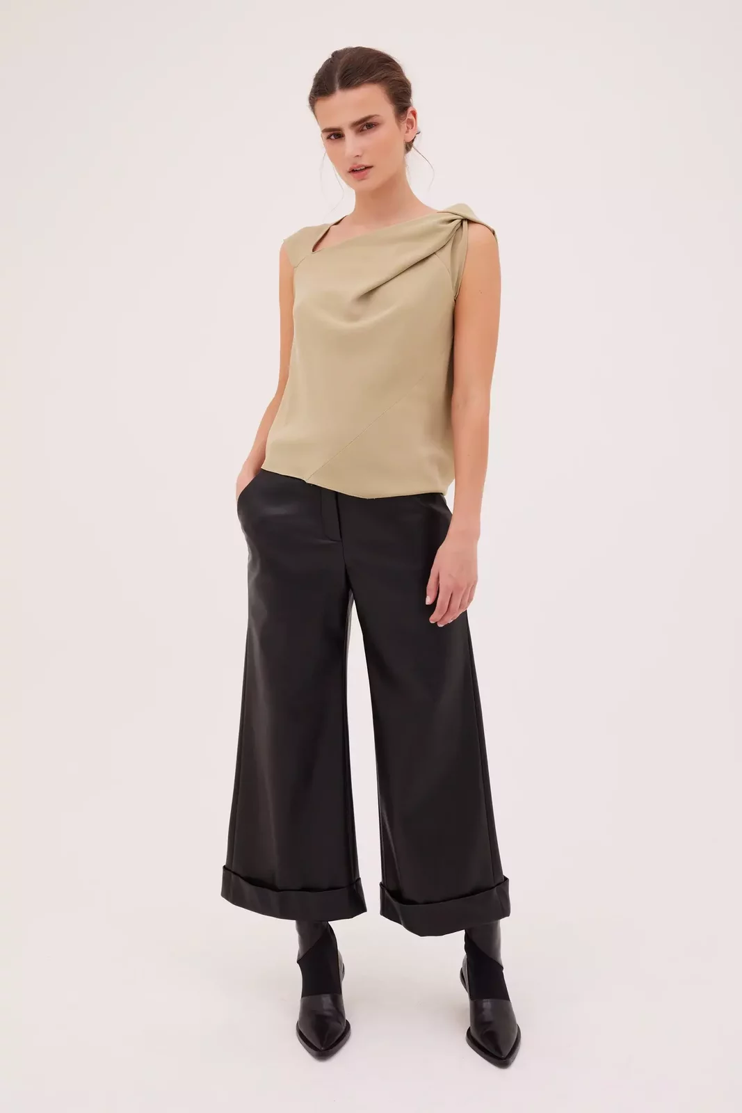 BLACK LEATHERETTE STATUS PANT