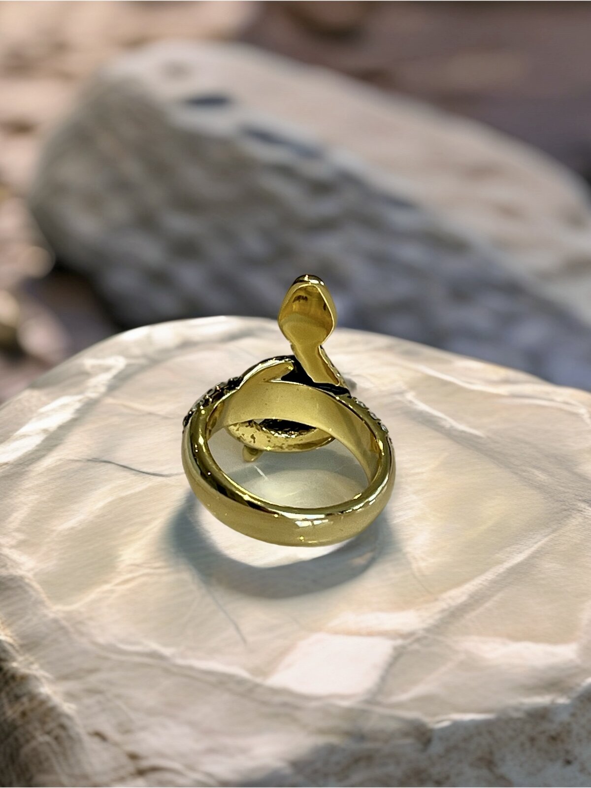 RING 18K BLACKENED GOLD PLATED WITH STONE & CRYSTALS - 8.5