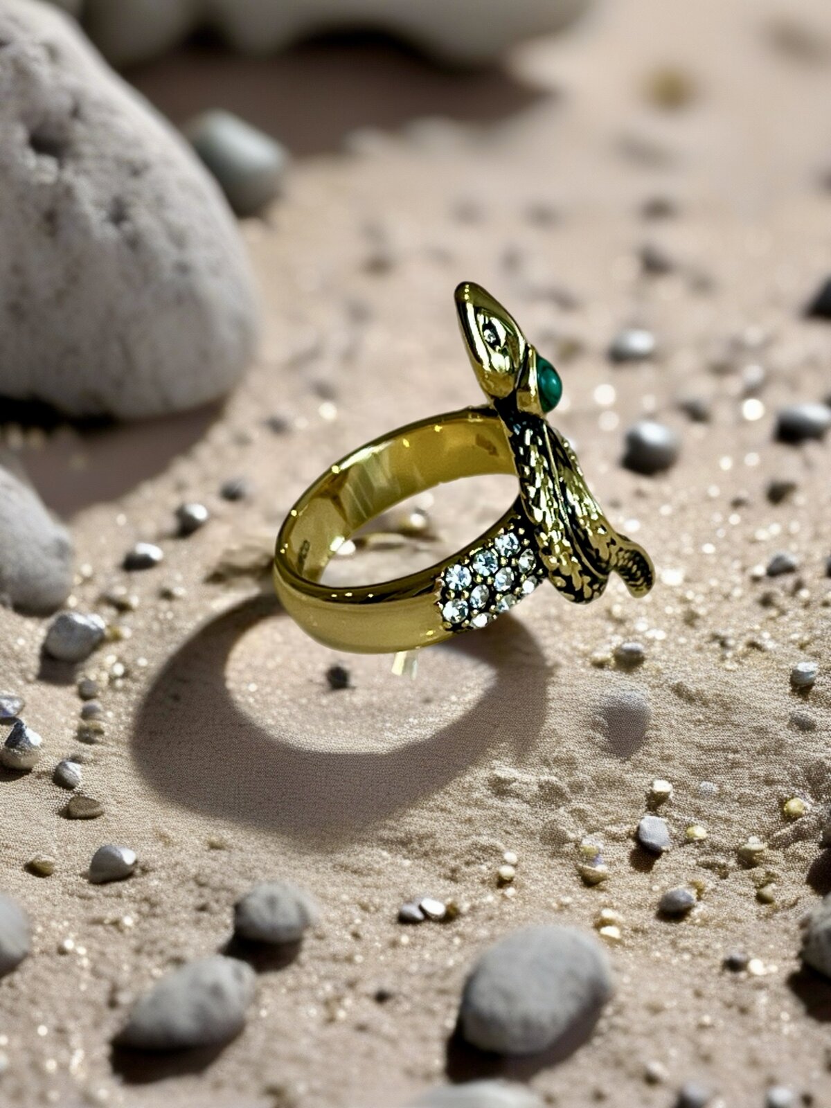 RING 18K BLACKENED GOLD PLATED WITH STONE & CRYSTALS - 8.5