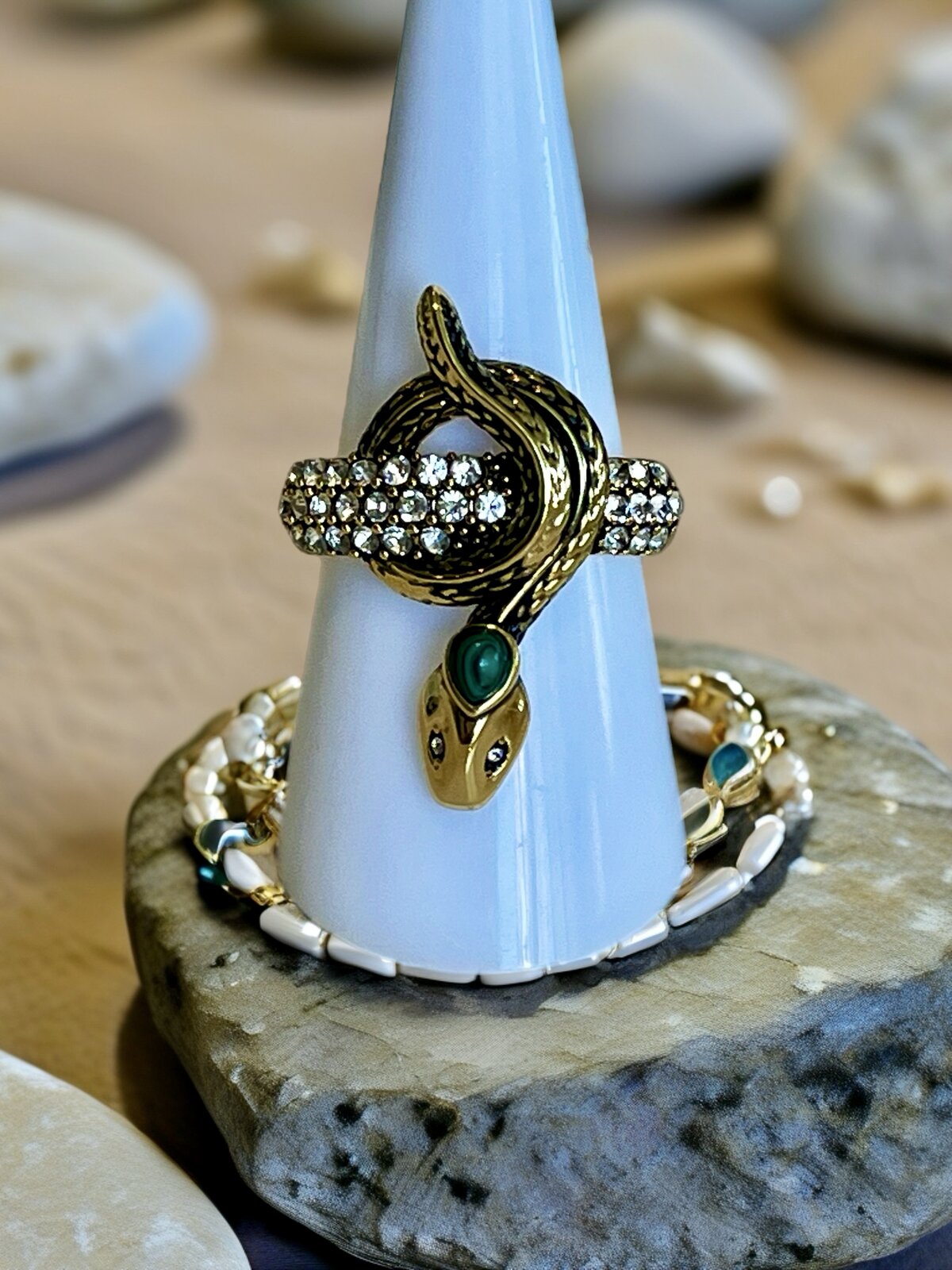 RING 18K BLACKENED GOLD PLATED WITH STONE & CRYSTALS - 8.5