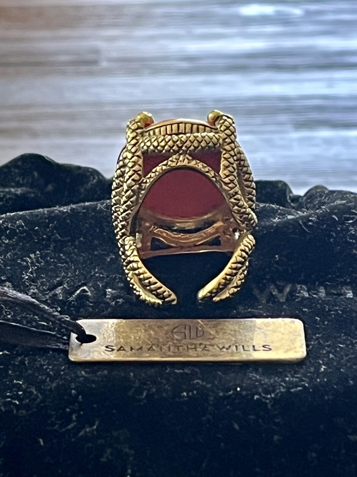 CONCORDIA RING IN GOLD WITH CORAL SIZE 7