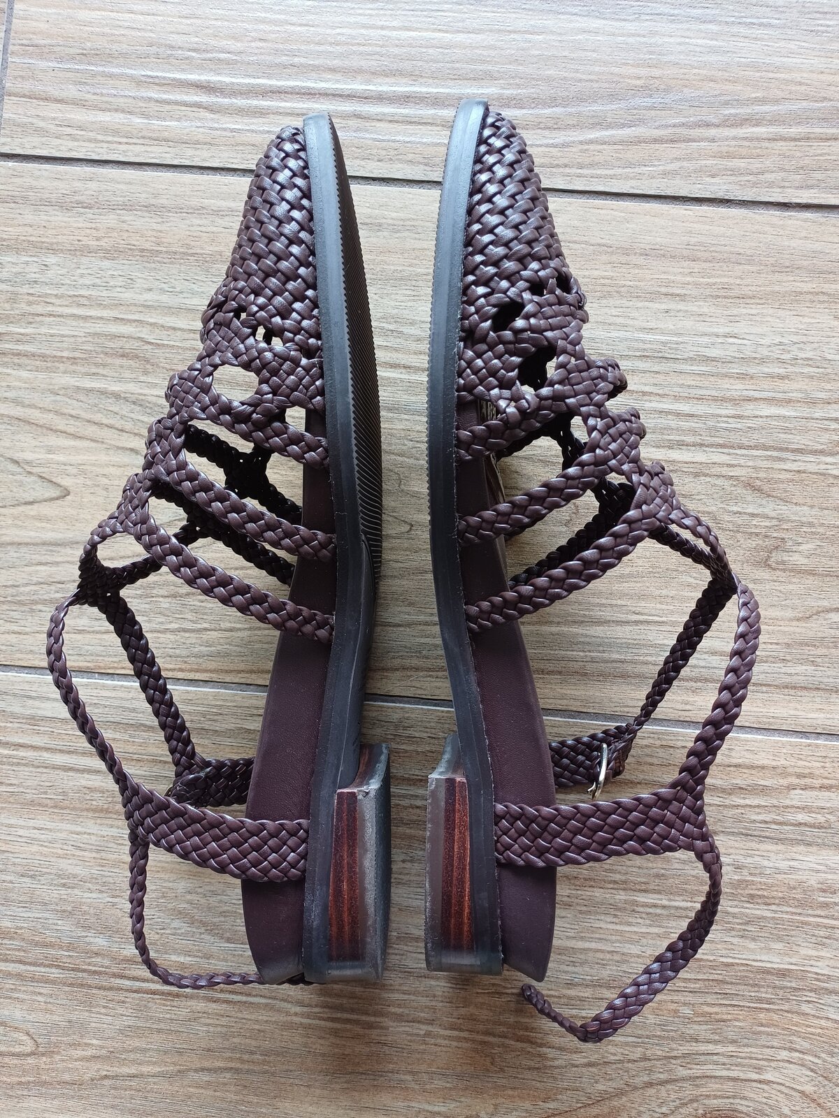 Sparrow Mocha (flat leather sandals)
