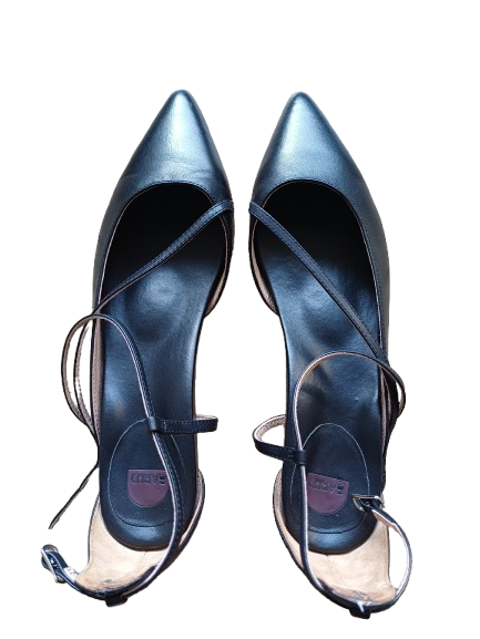 Manakin black leather