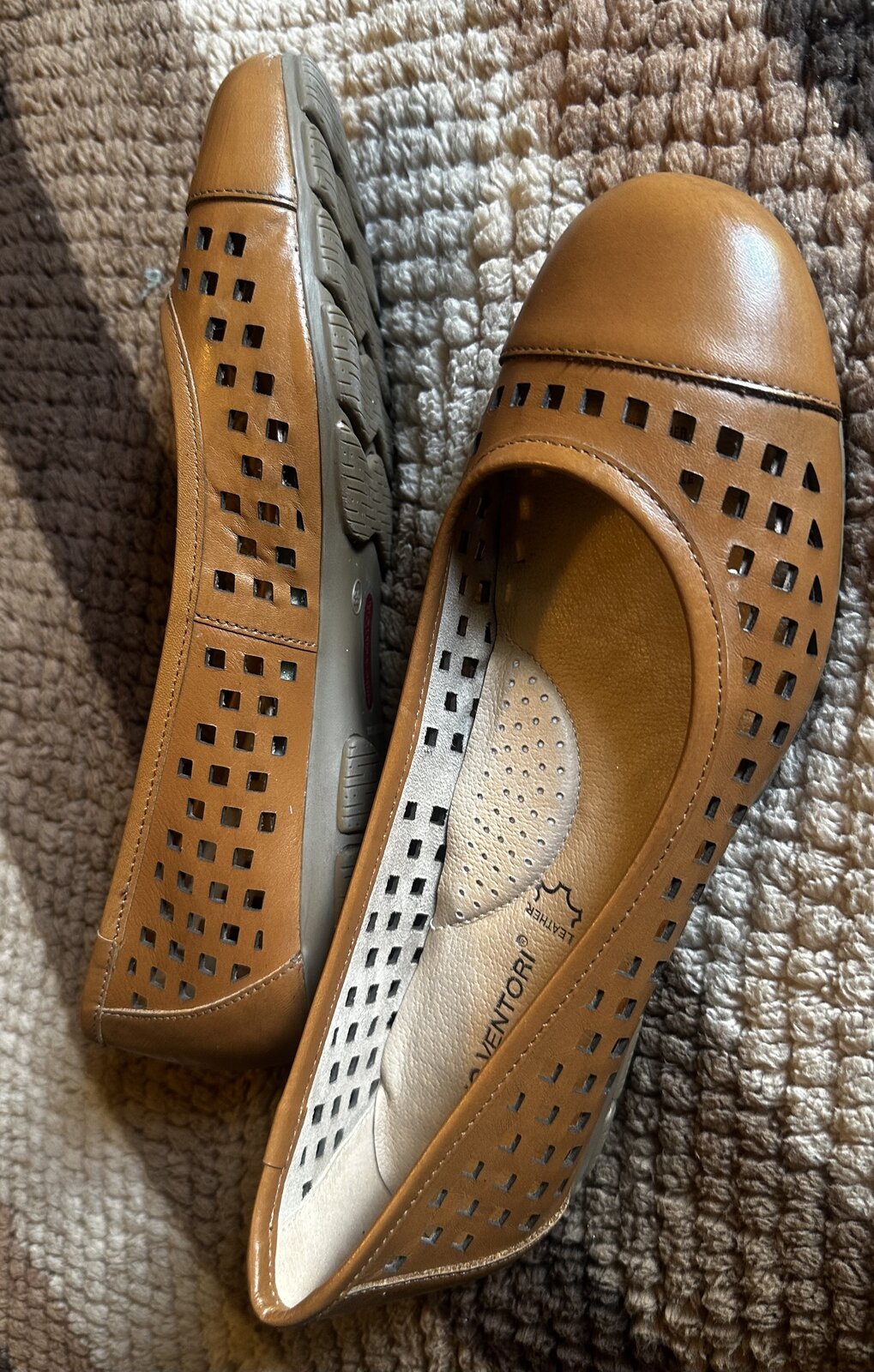 Ladies tan shoes