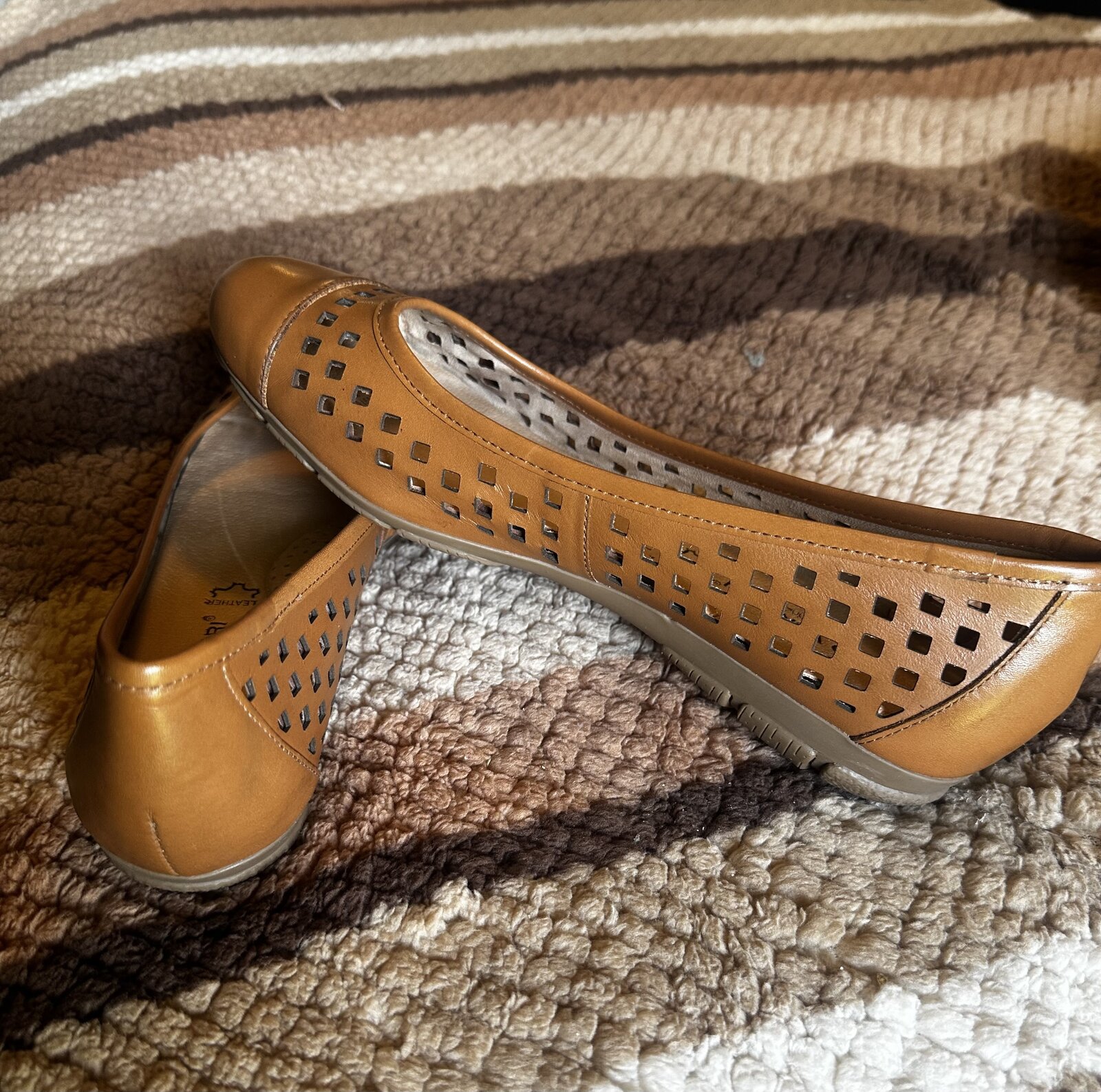 Ladies tan shoes