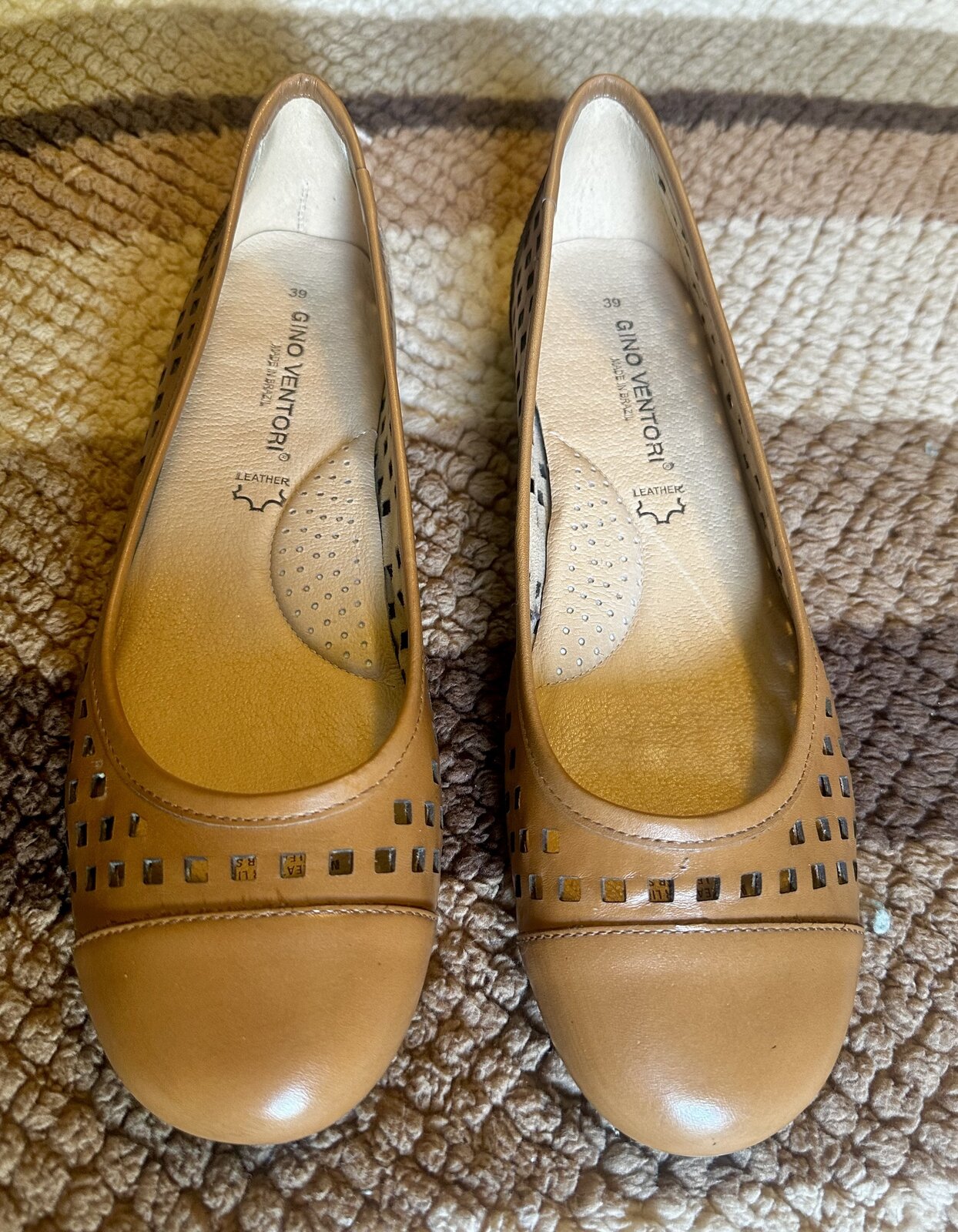 Ladies tan shoes