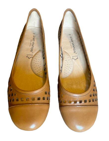 Ladies tan shoes