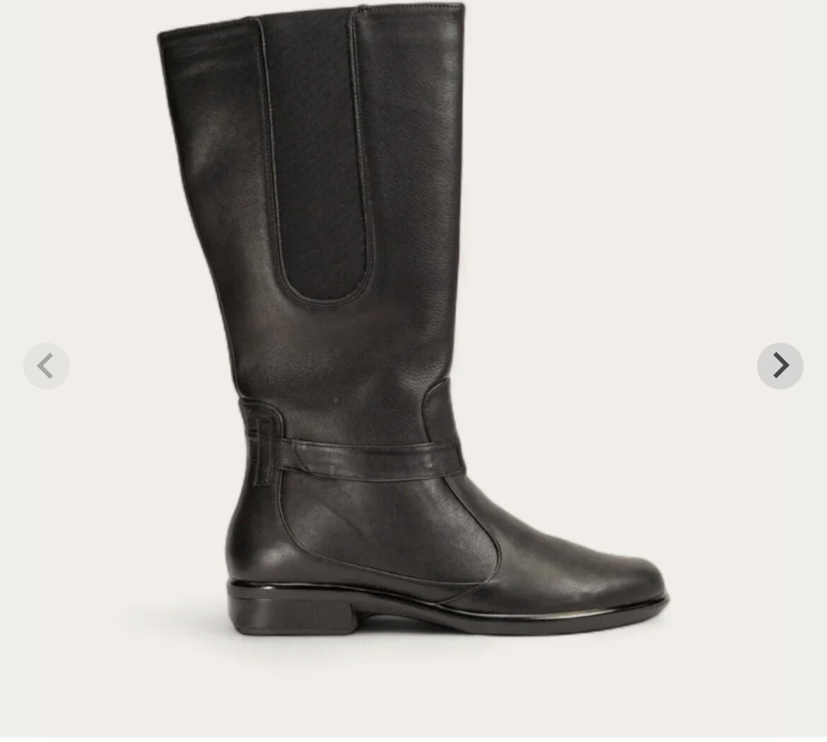 Viento Water Resistant Black Leather boots / 38