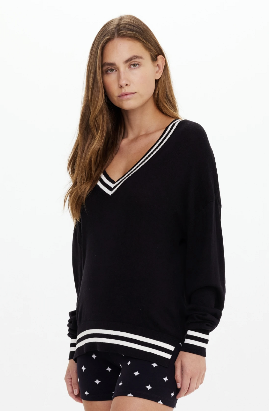 DUET V NECK KNIT SWEATER - BLACK [USW225065]