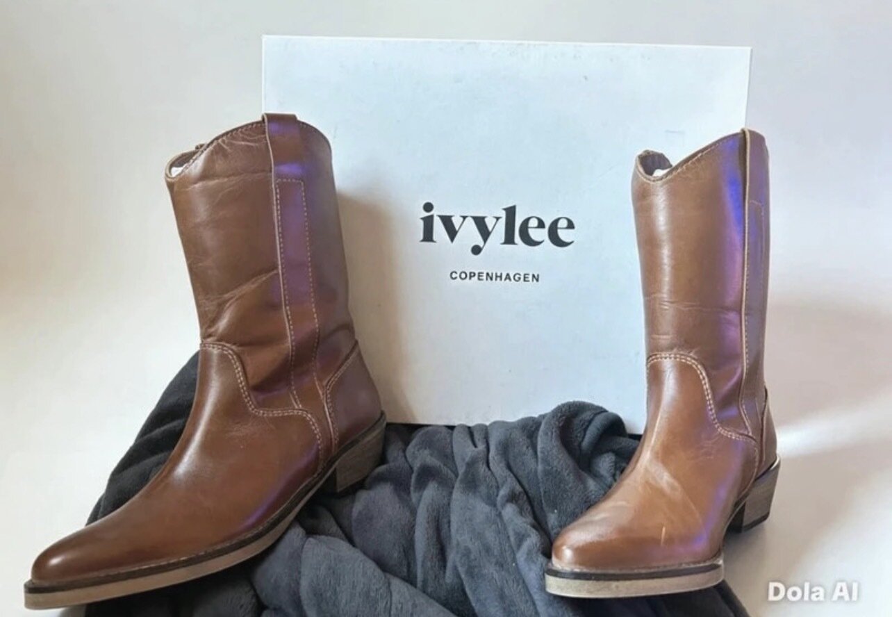 Leather Boots • EU 36 AU 6