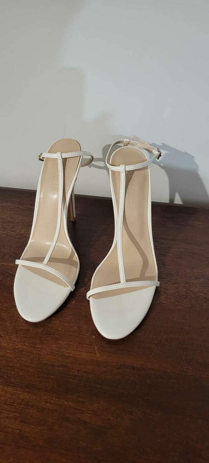 As new Femme LA Medellin Sandals White US10/EUR40