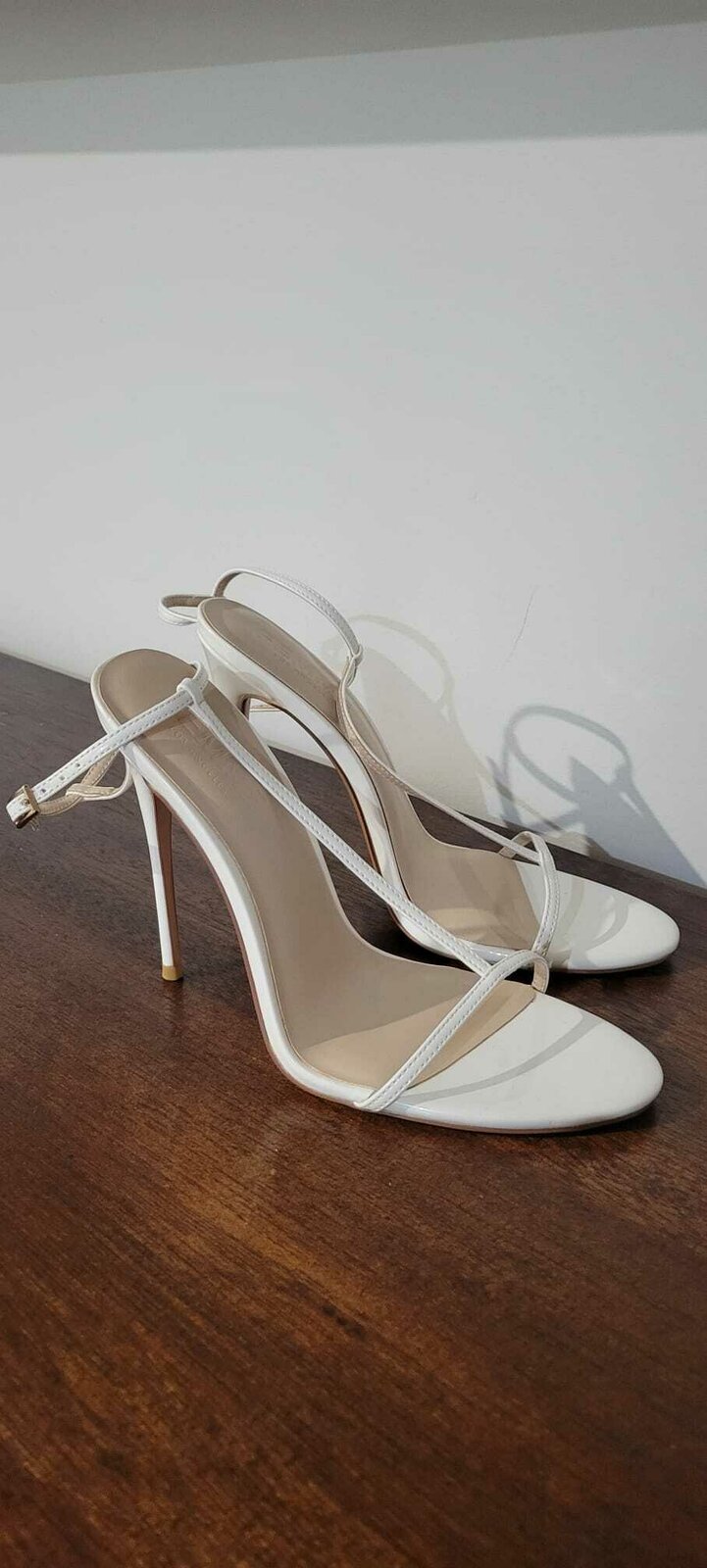 As new Femme LA Medellin Sandals White US10/EUR40