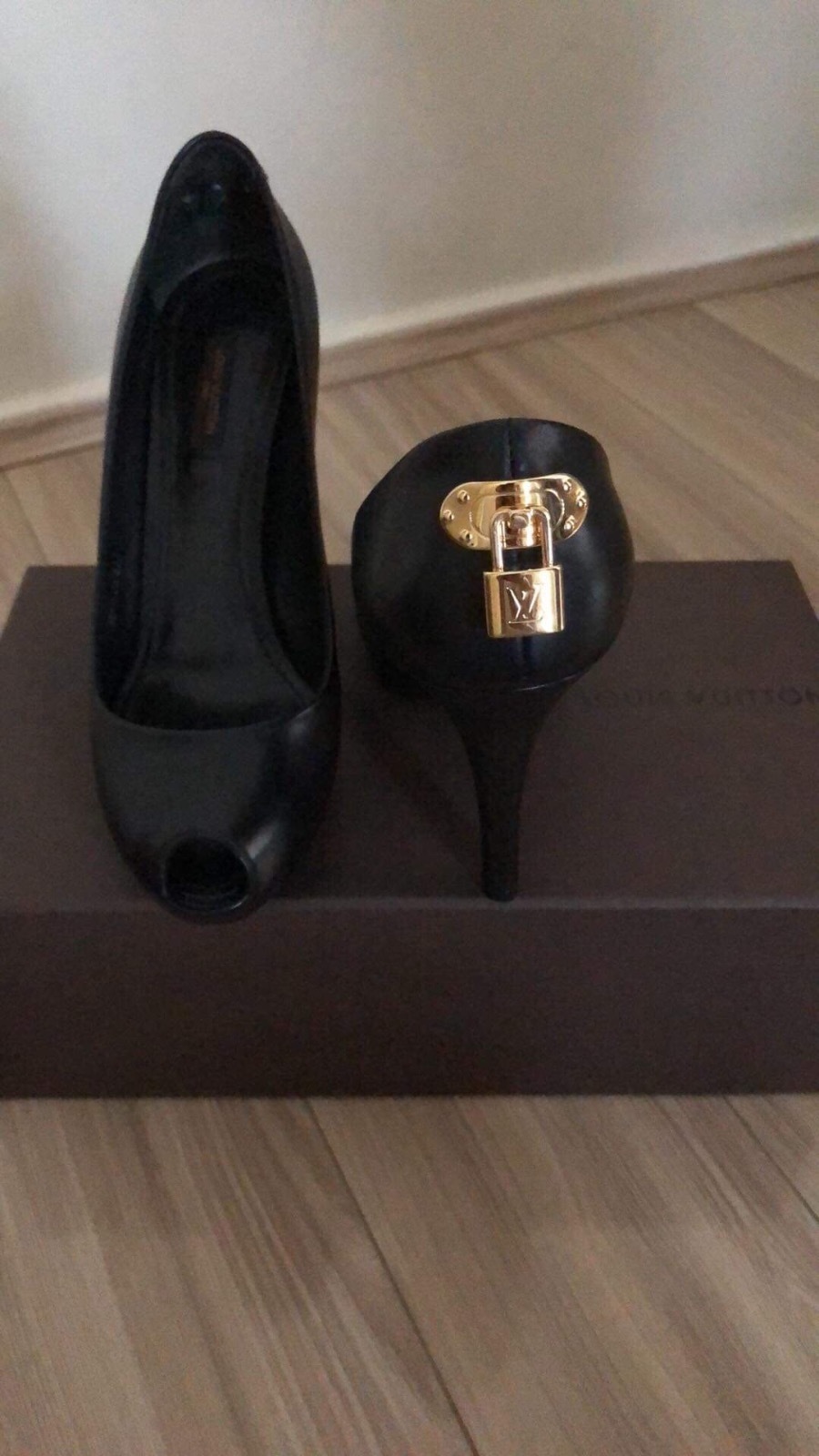 Gold Lock Peep toe Black Heels Size AU 8.5 (EU 39)