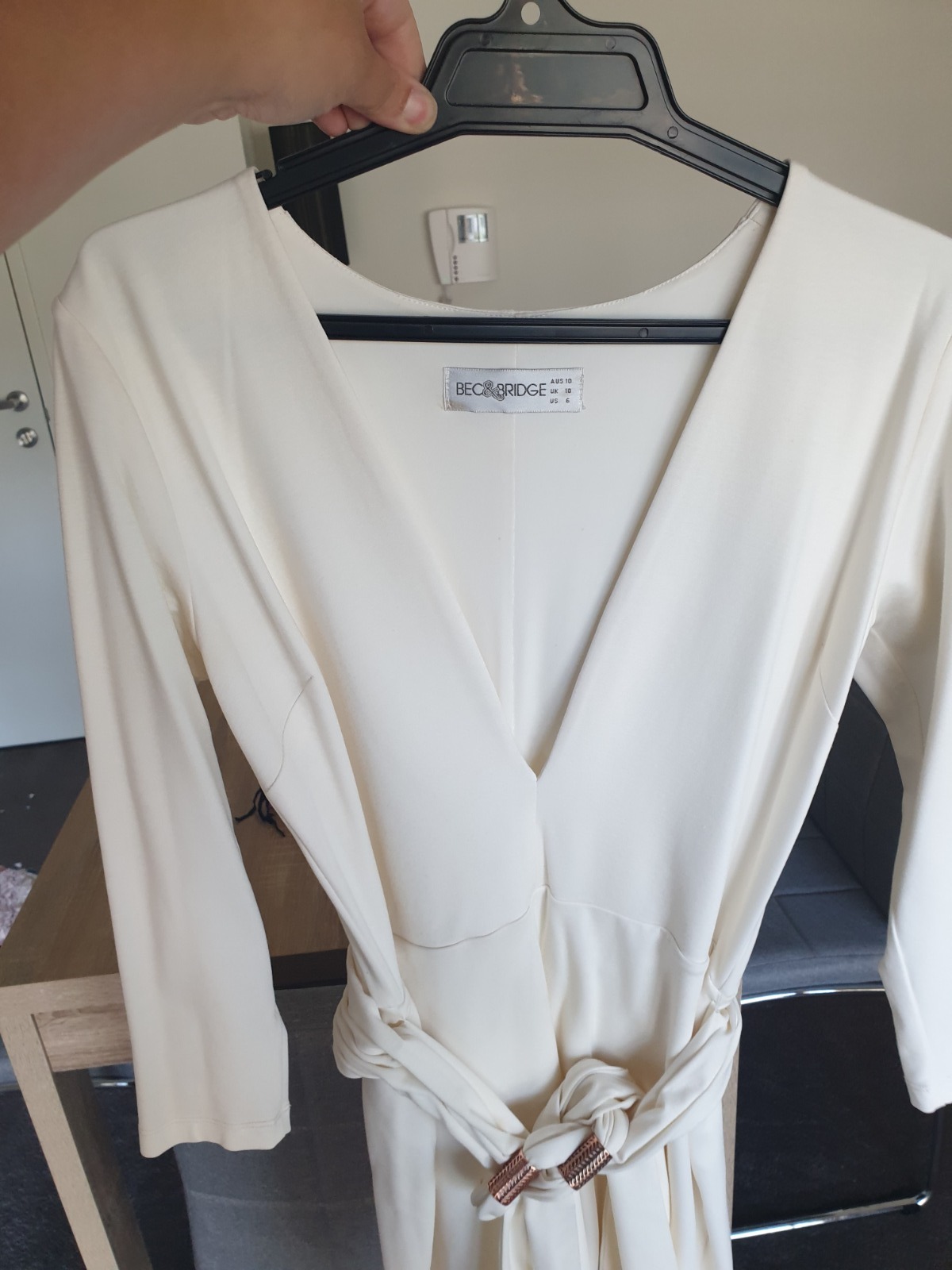 Creme V-Dress with Tie Waist Size 8