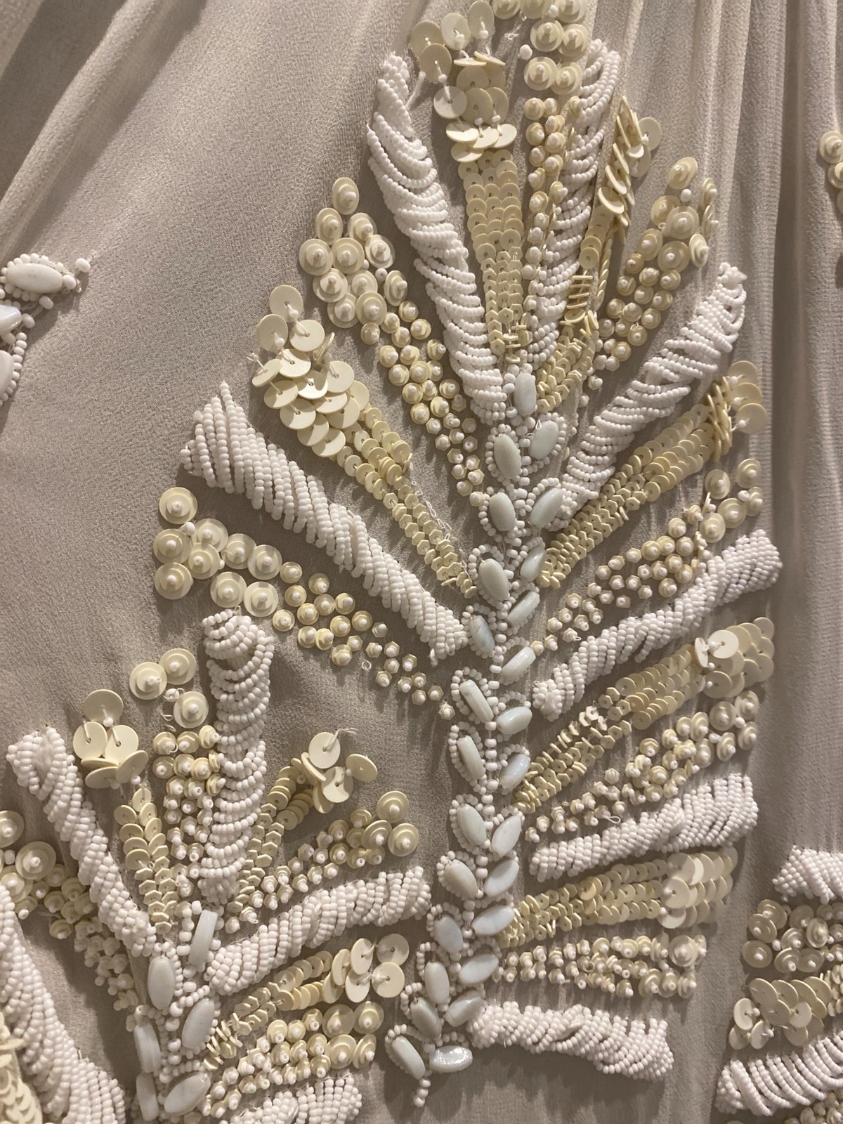 Beaded white cocktail dress Size 6