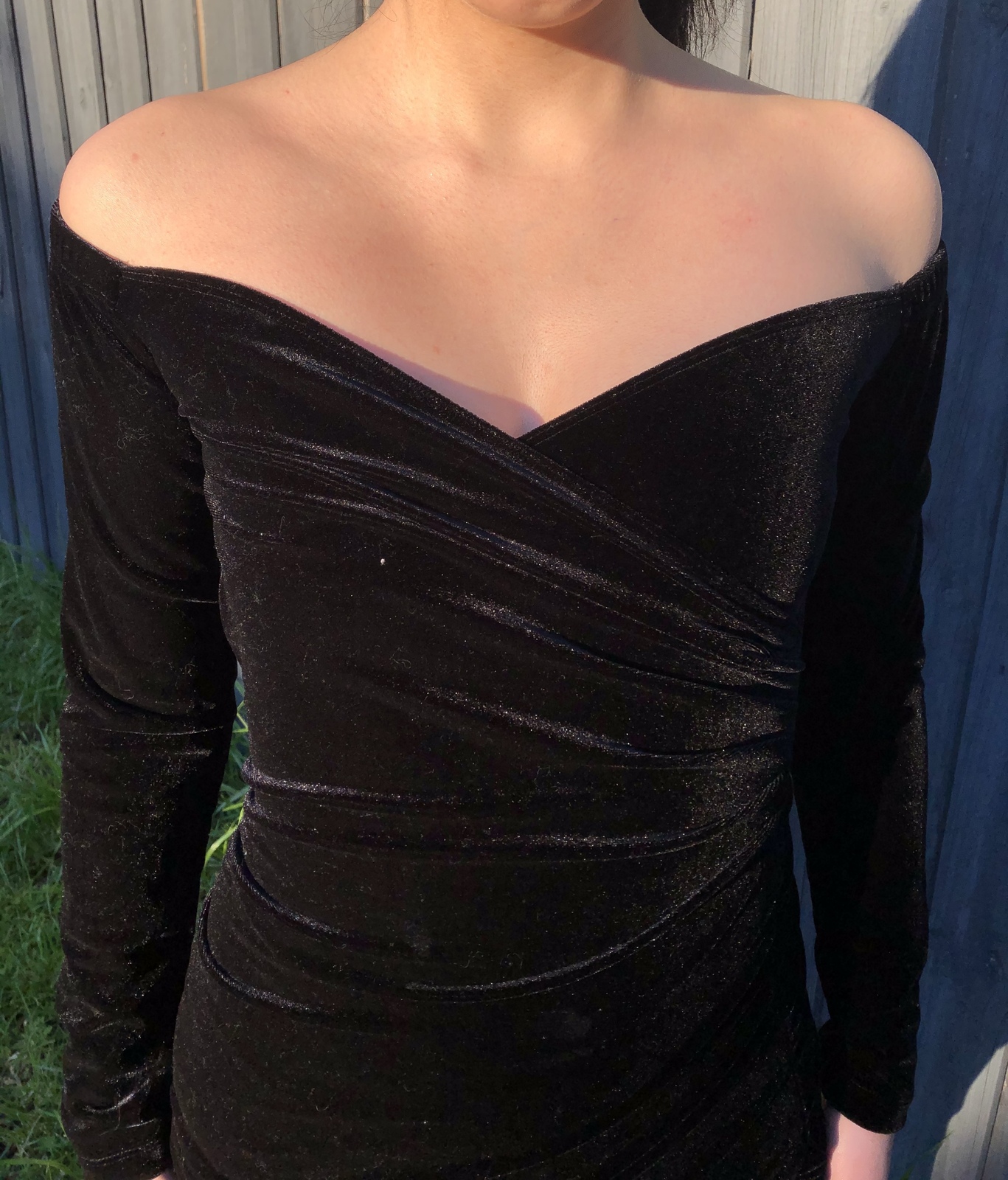 Off shoulder vevlet dress Size 6