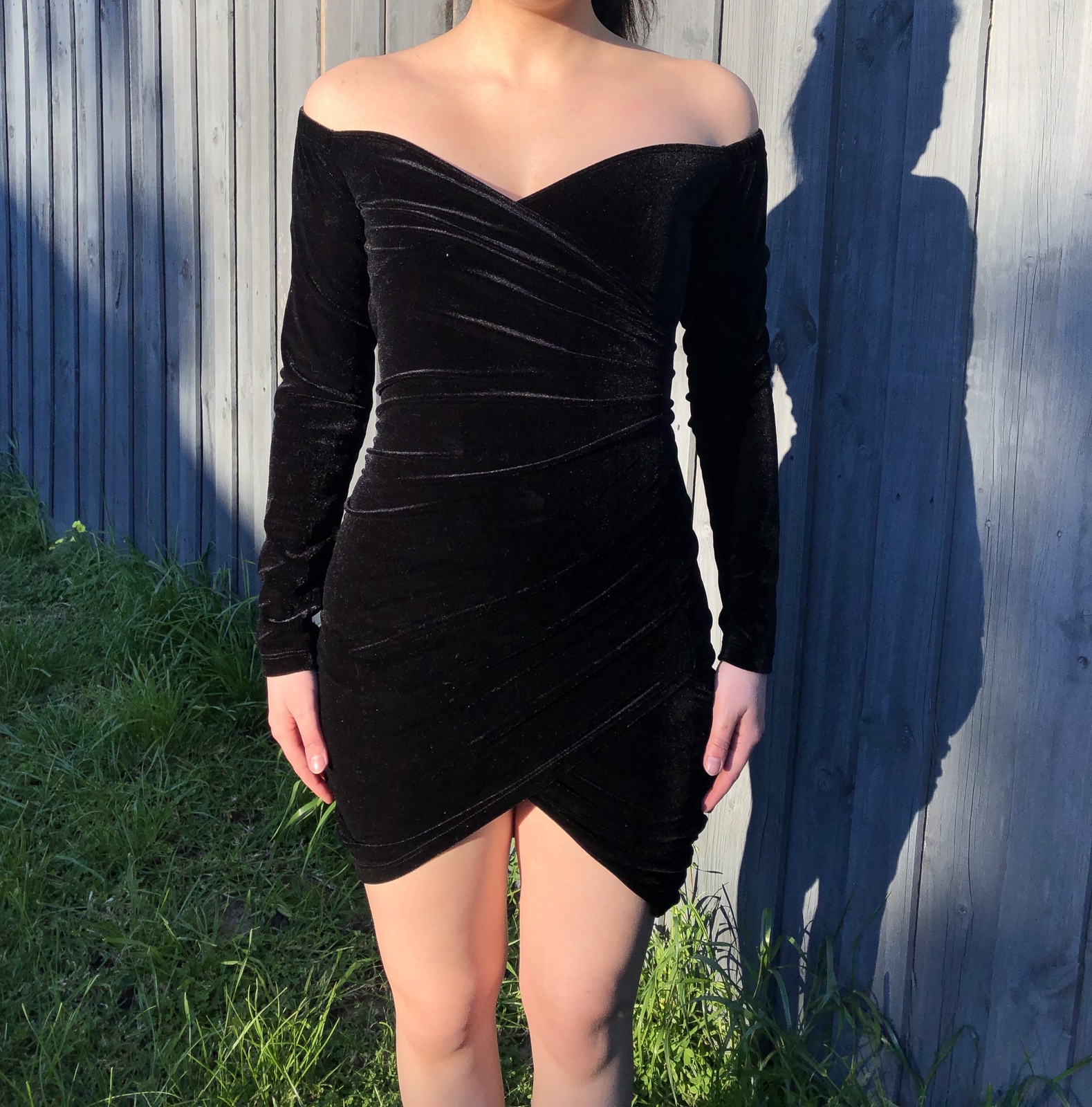 Off shoulder vevlet dress Size 6