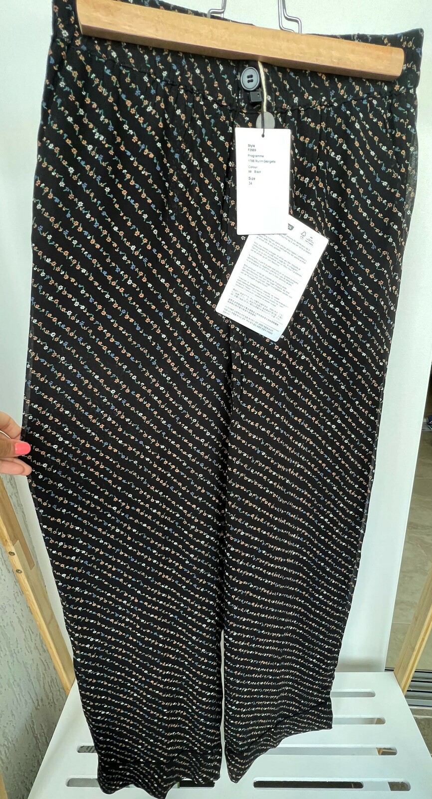 Light Crepe Pants Size EU 34 BNWT - AirRobe